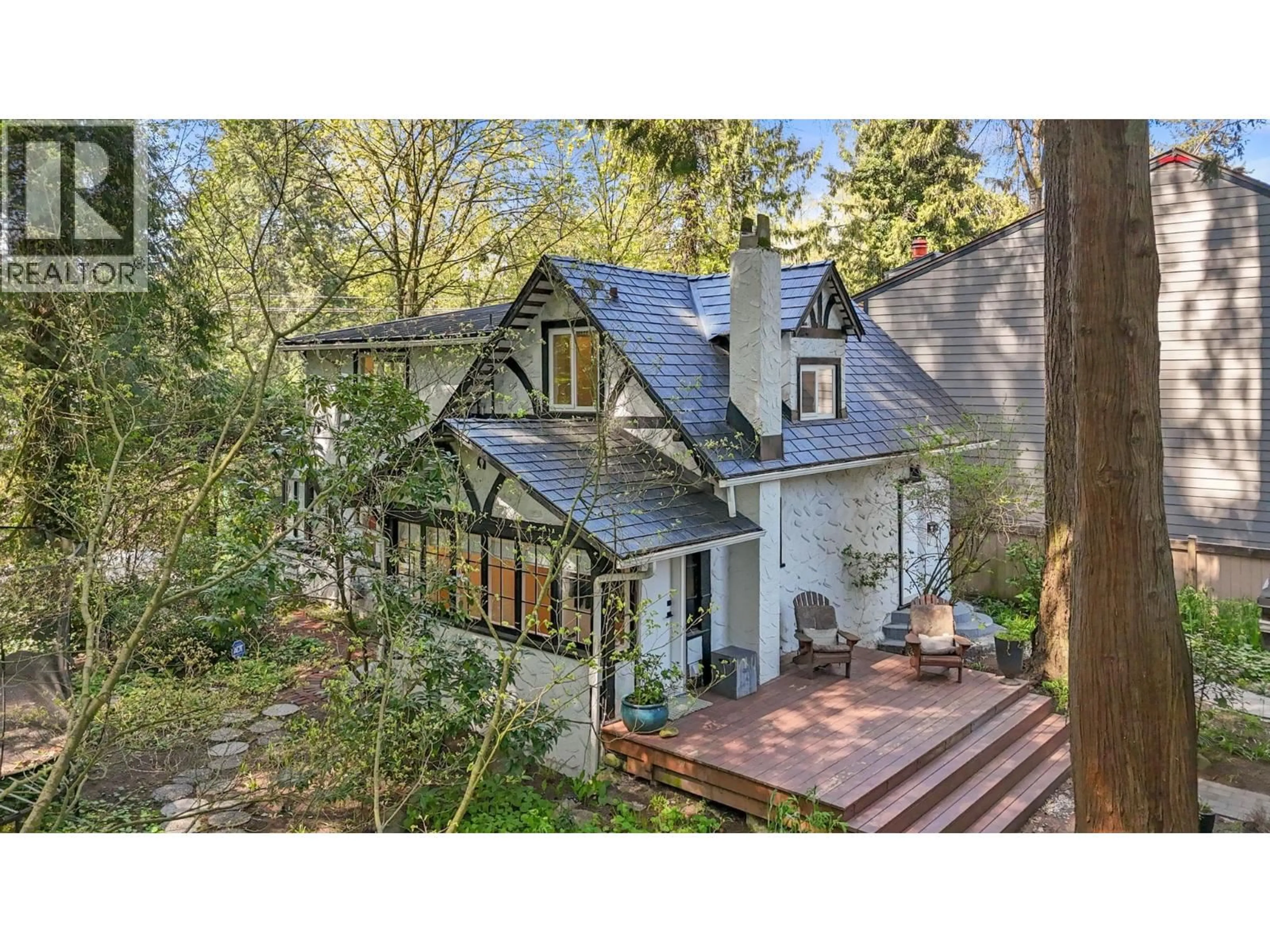 A pic from outside/outdoor area/front of a property/back of a property/a pic from drone, unknown for 2052 CAPILANO ROAD, North Vancouver British Columbia V7P3B8
