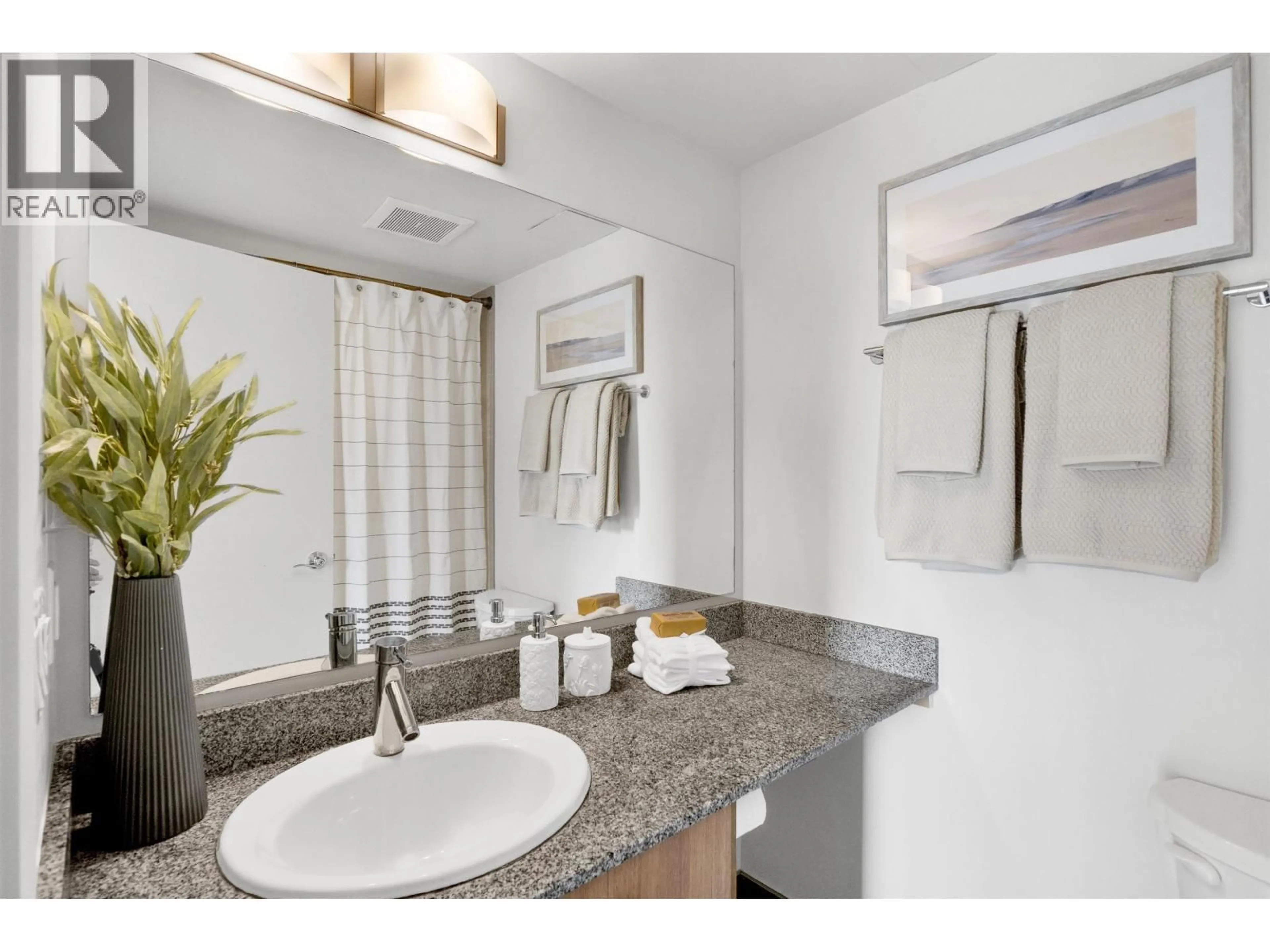 Standard bathroom, ceramic/tile floor for 1507 - 1212 HOWE STREET, Vancouver British Columbia V6Z2M9