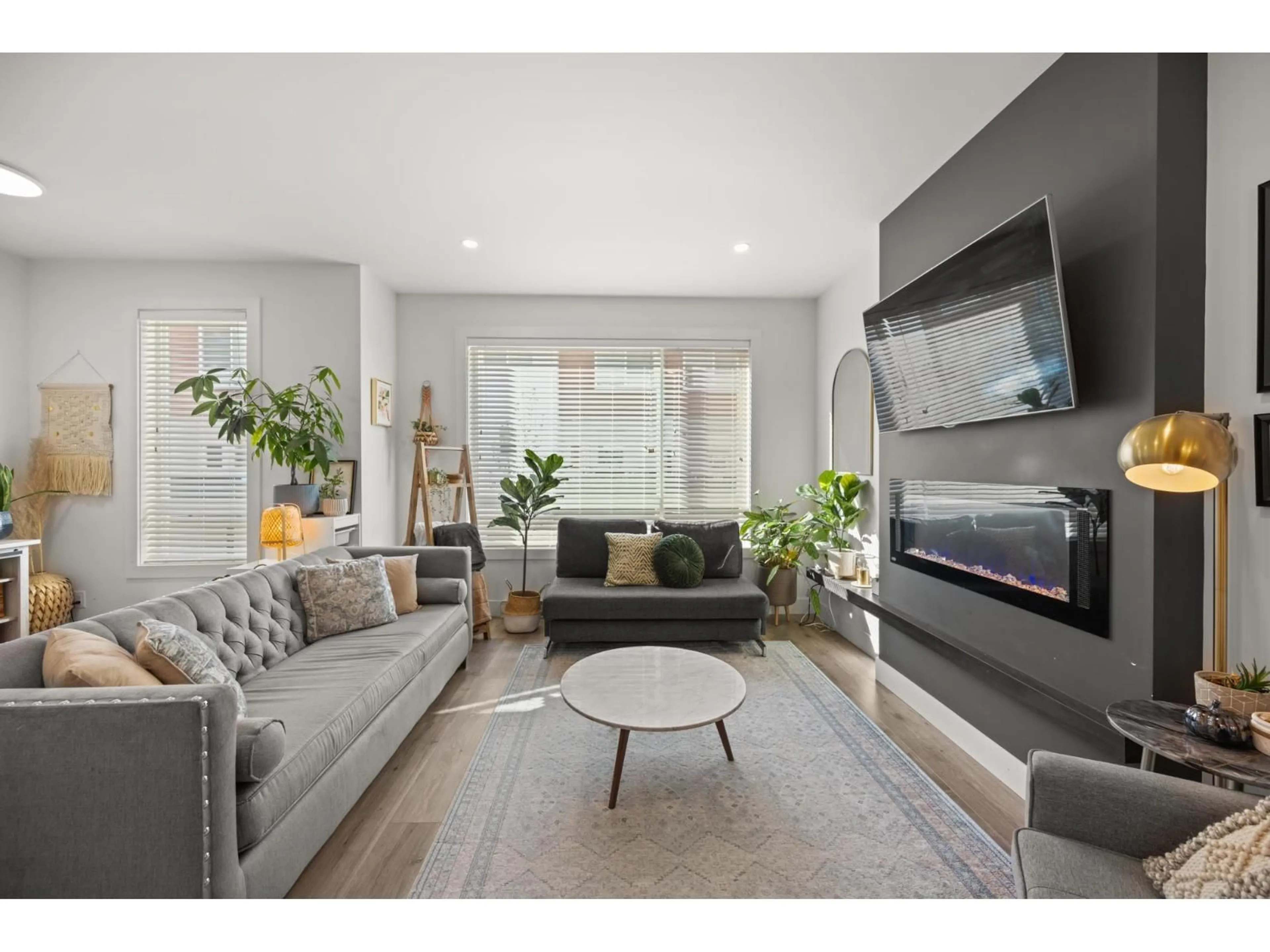 Living room with furniture, unknown for 10 - 27640 LANTERN AVENUE, Abbotsford British Columbia V4X1M3