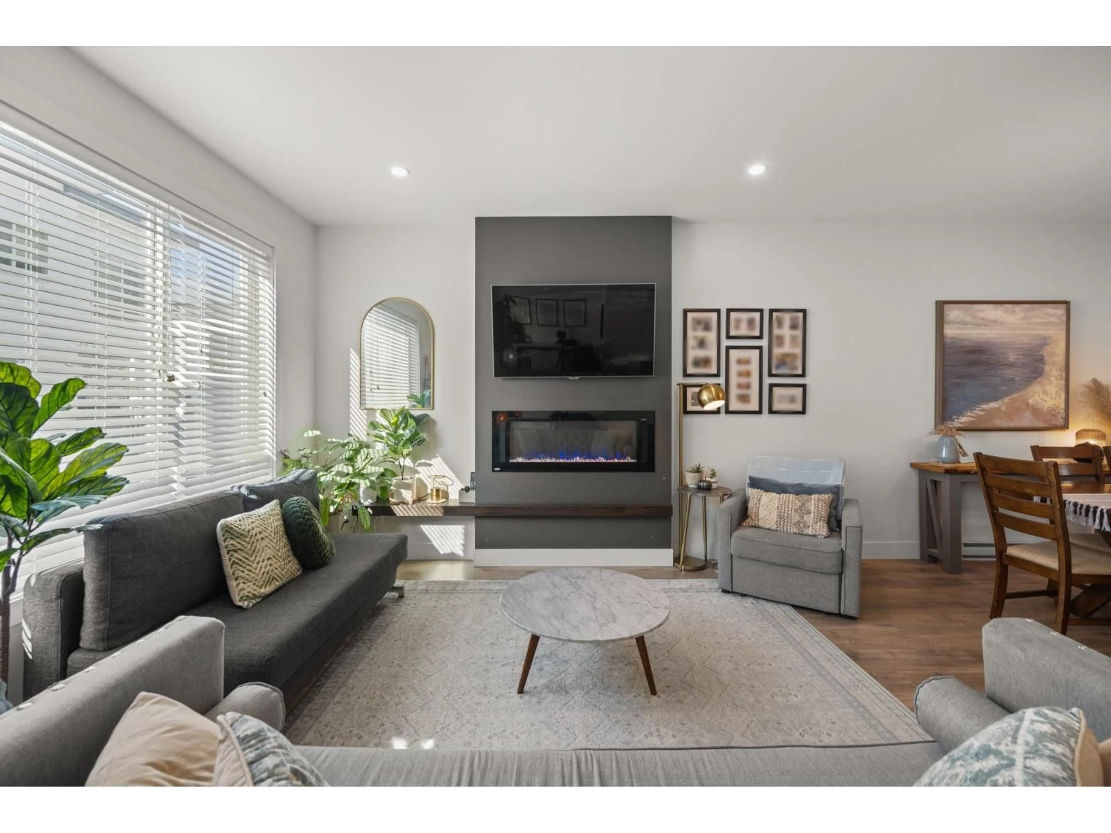 Living room with furniture, unknown for 10 - 27640 LANTERN AVENUE, Abbotsford British Columbia V4X1M3