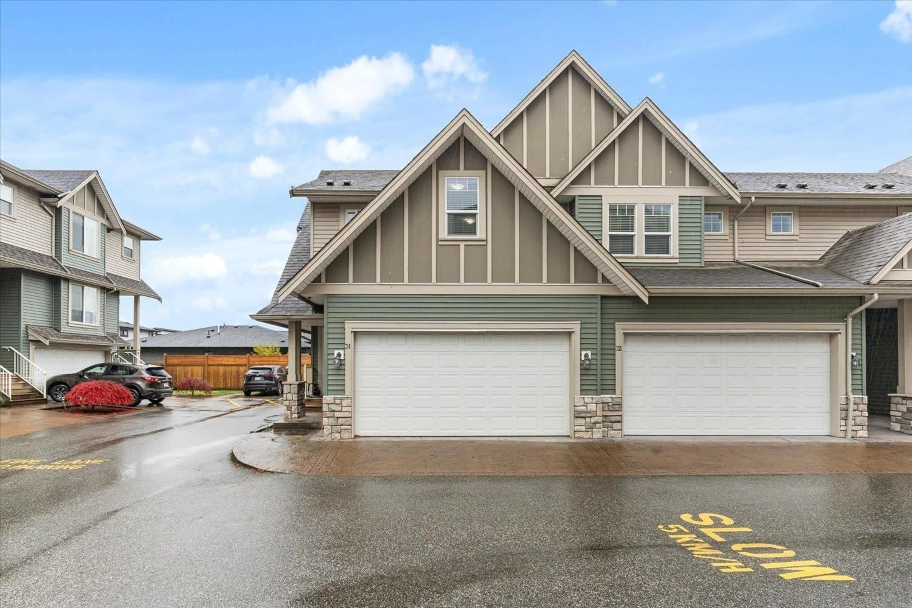 Home with vinyl exterior material, street for 31 - 6498 SOUTHDOWNE PLACE, Chilliwack British Columbia V2R0K3