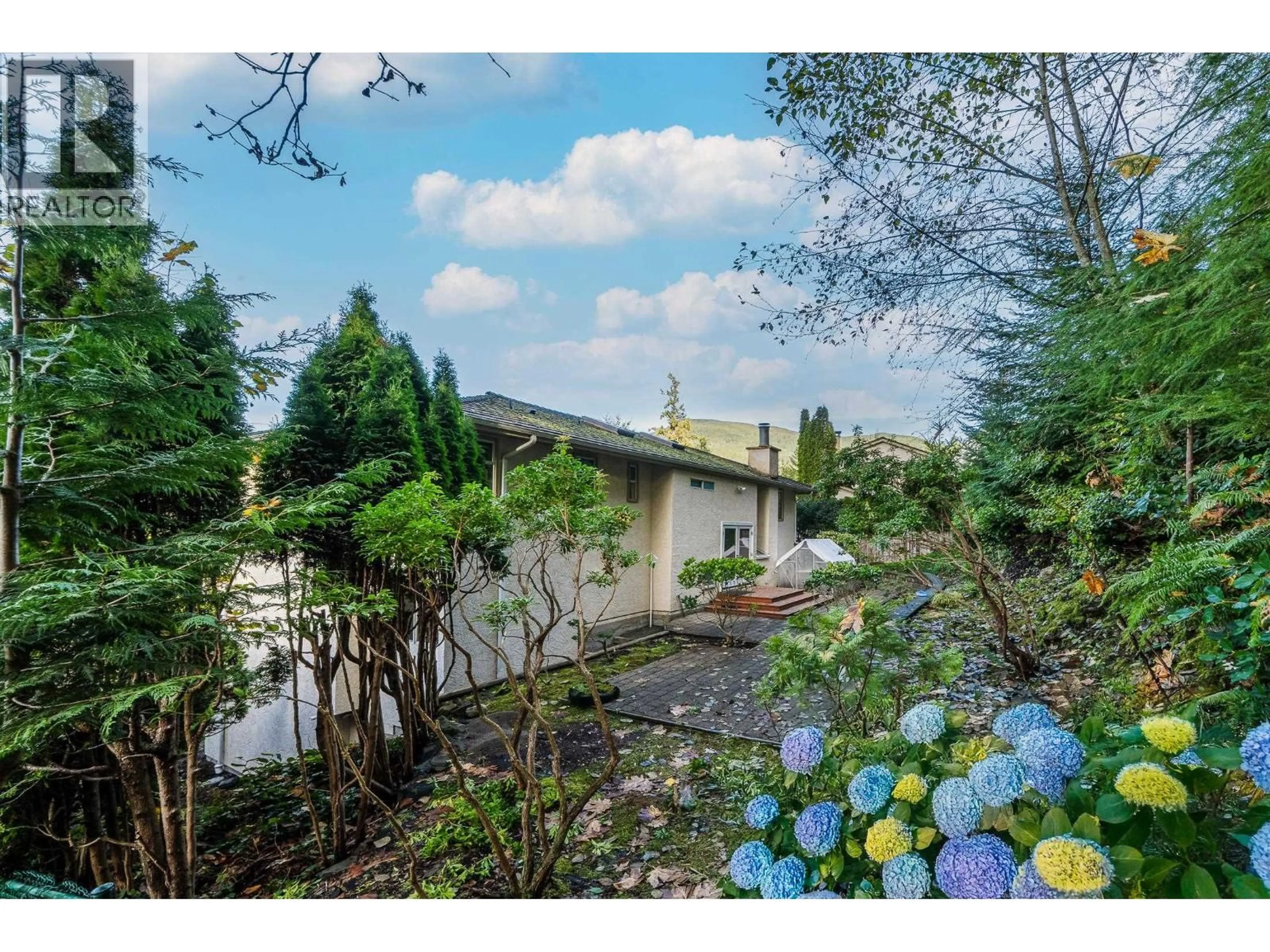 A pic from outside/outdoor area/front of a property/back of a property/a pic from drone, unknown for 5456 KEITH ROAD, West Vancouver British Columbia V7W3C9