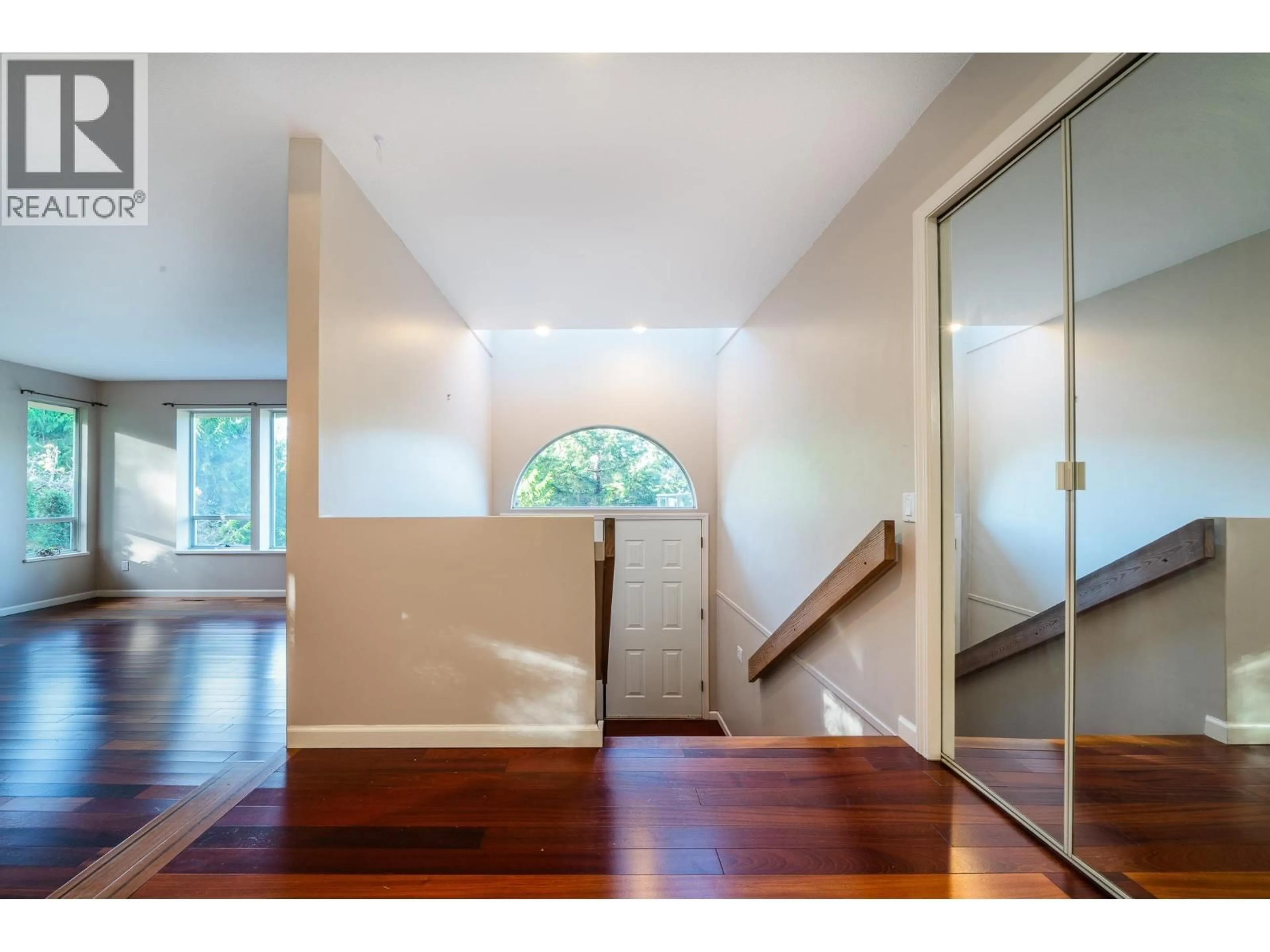 Indoor entryway for 5456 KEITH ROAD, West Vancouver British Columbia V7W3C9