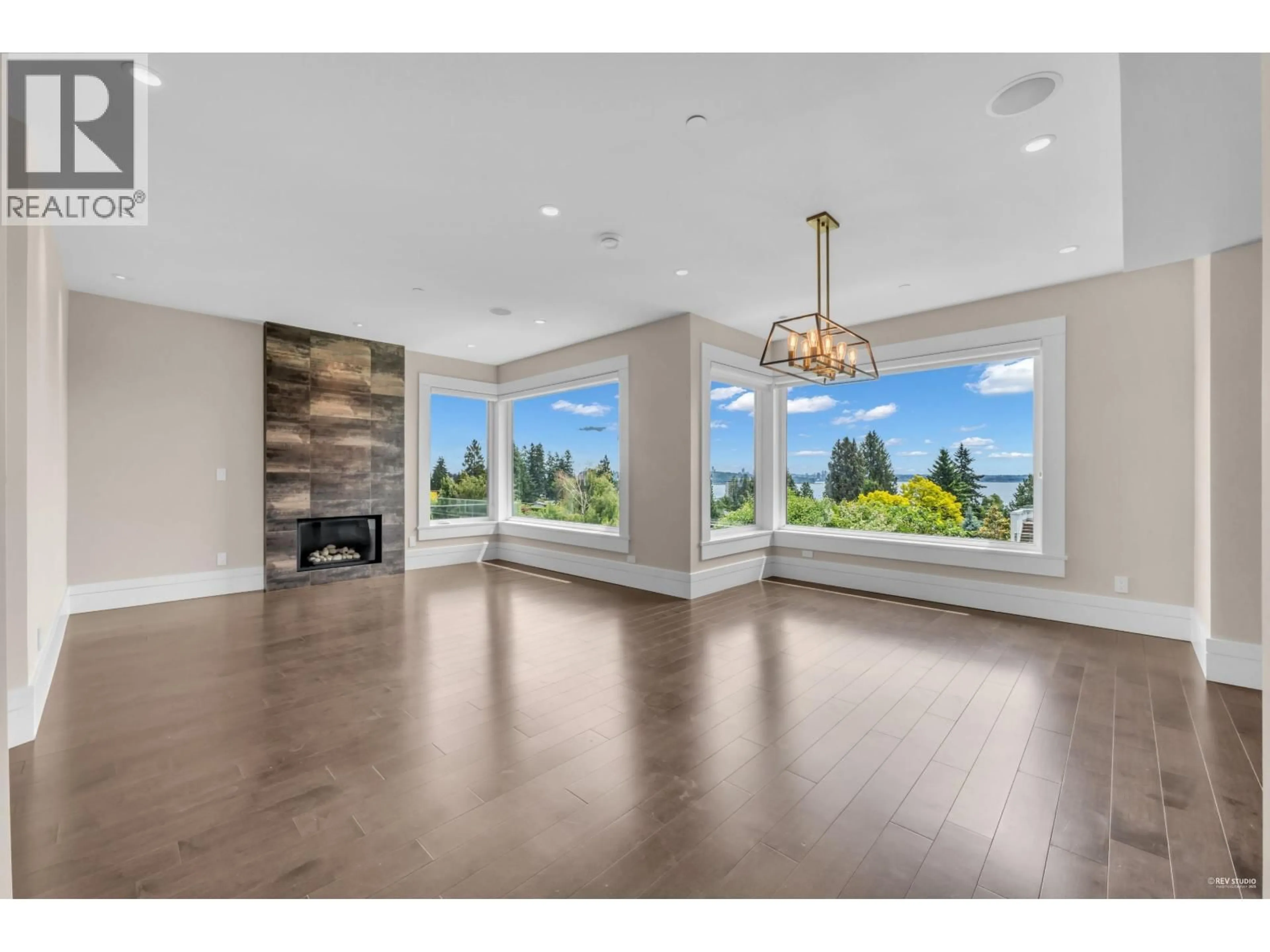 Unknown for 2548 MATHERS AVENUE, West Vancouver British Columbia V7V2J1