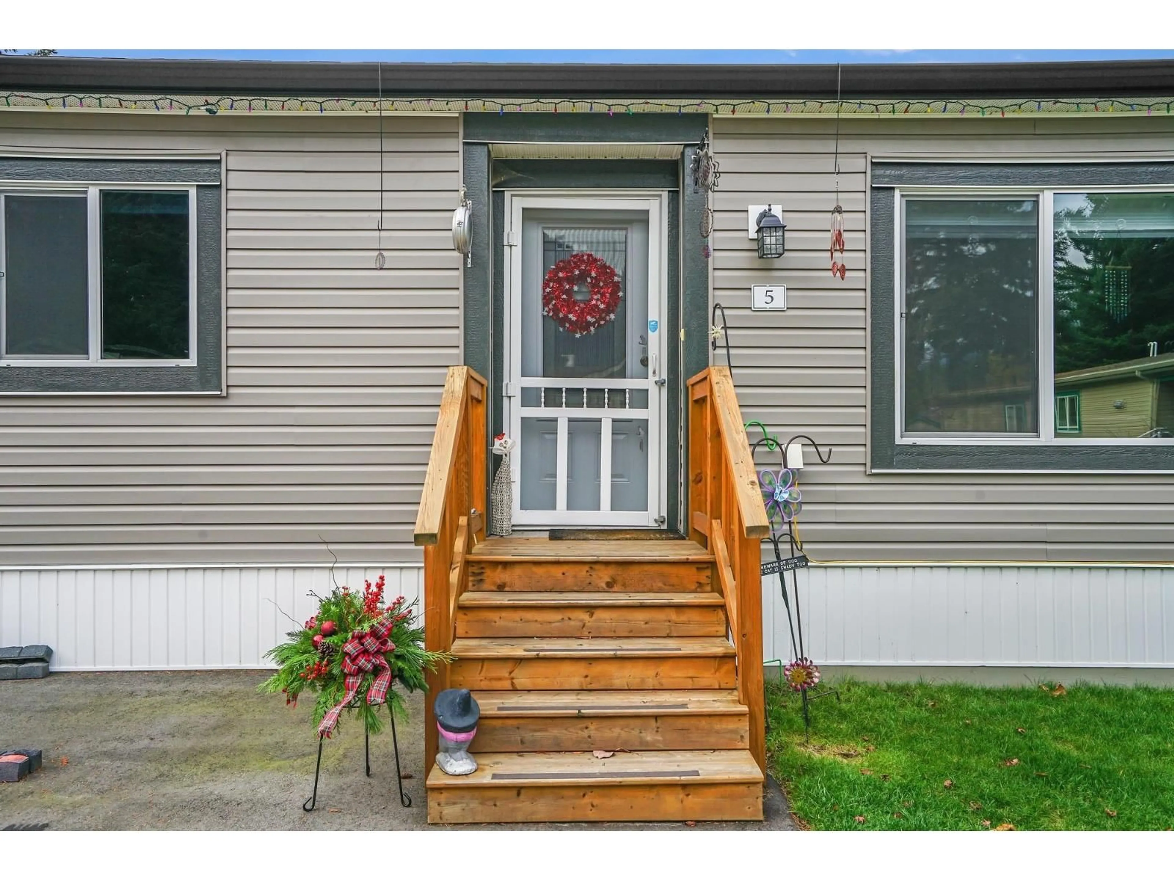 Indoor entryway for 5 - 63071 FLOOD HOPE ROAD, Hope British Columbia V0X1L2