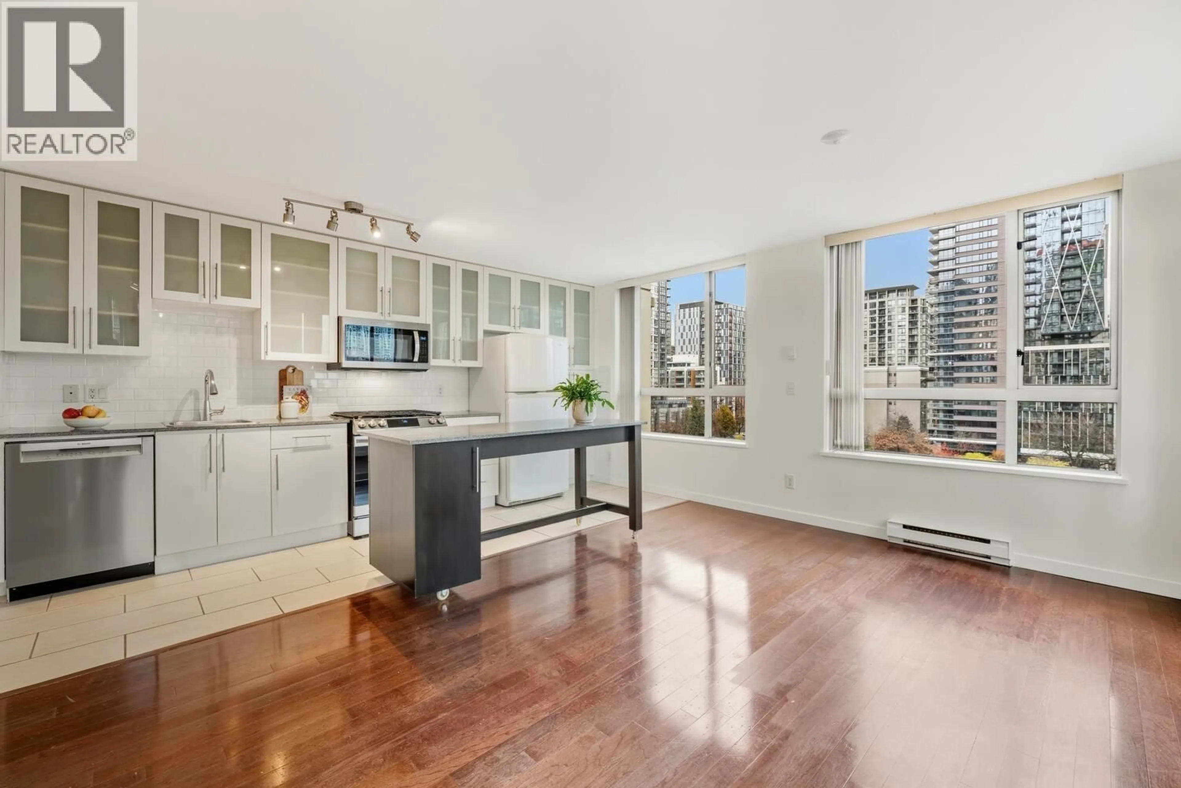 Open concept kitchen, unknown for 804 - 1225 RICHARDS STREET, Vancouver British Columbia V6B1E6