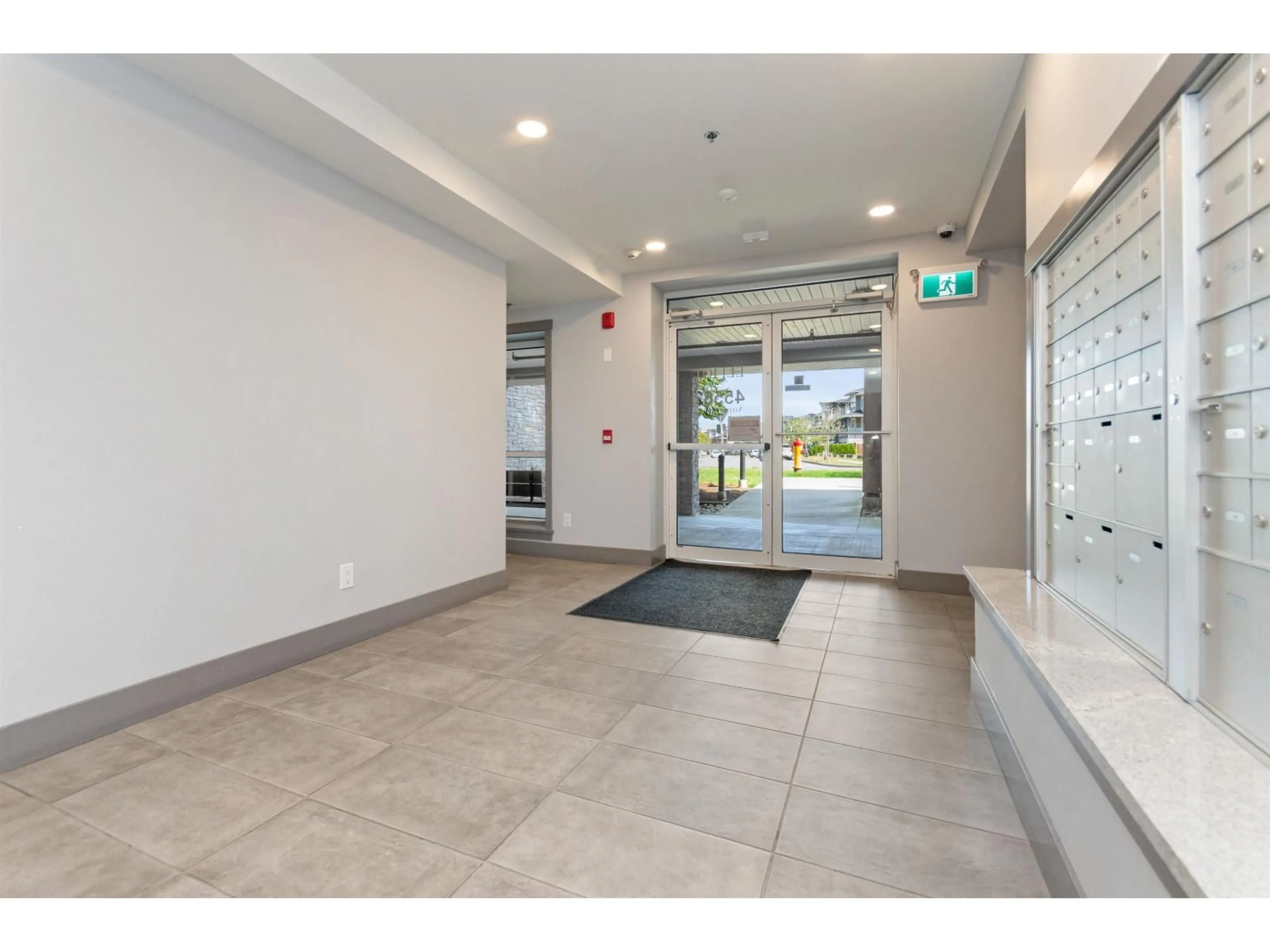 Indoor foyer for 504 - 45562 AIRPORT ROAD, Chilliwack British Columbia V2P0J8