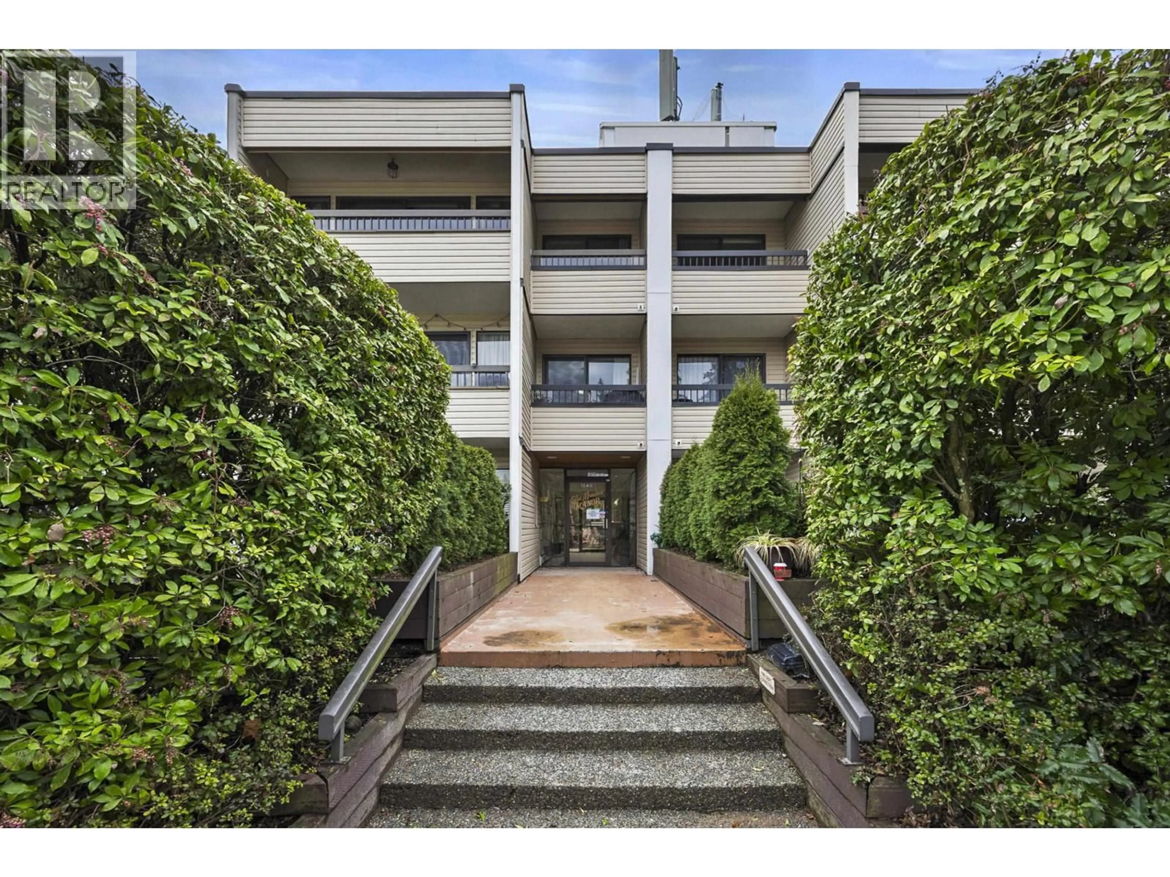 Indoor foyer for 202 - 1048 KING ALBERT AVENUE, Coquitlam British Columbia V3J1X5