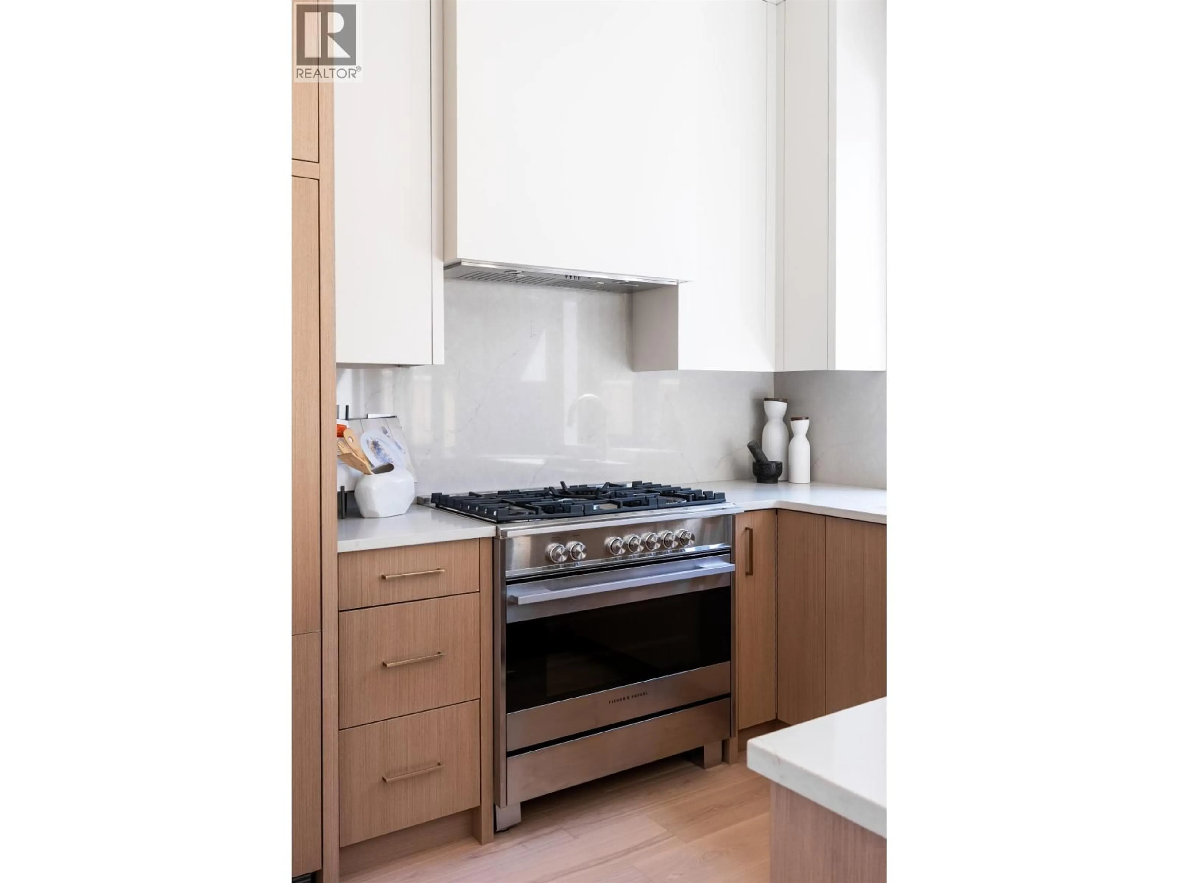 Contemporary kitchen, unknown for 2 - 356 40TH AVENUE, Vancouver British Columbia V5W1L9