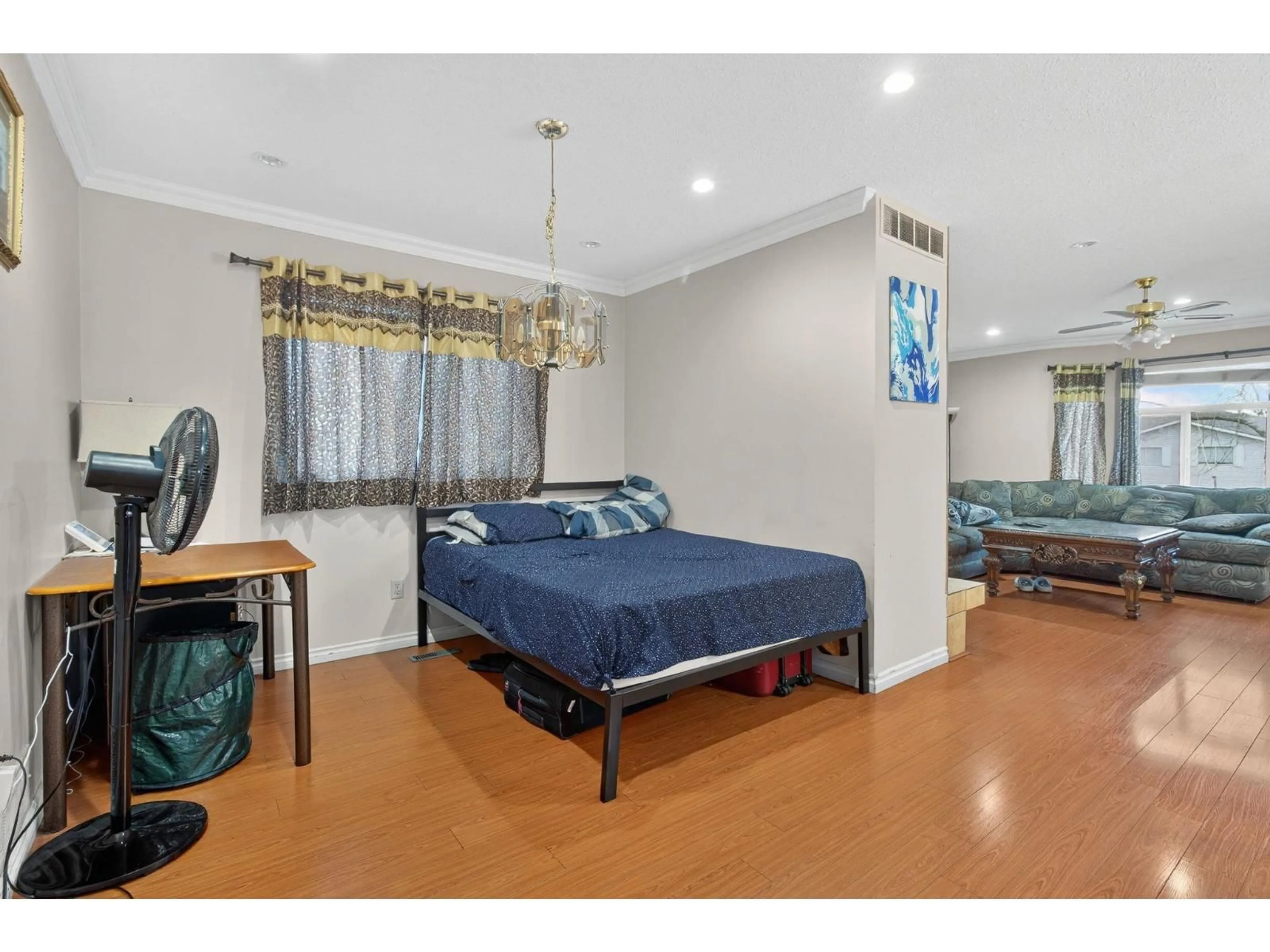 A pic of a room for 7556 SINCLAIR CRESCENT, Surrey British Columbia V3W6T1