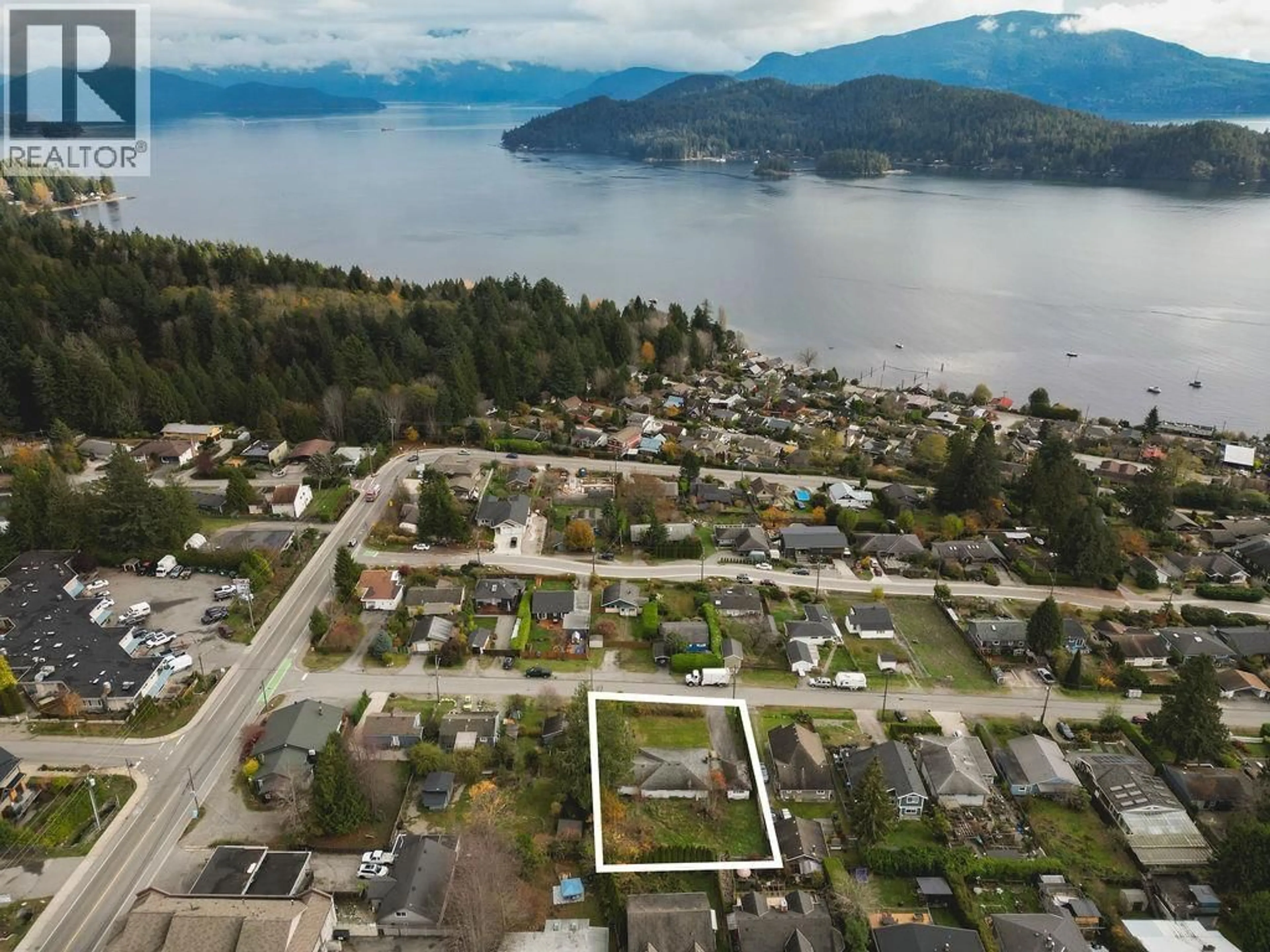 A pic from outside/outdoor area/front of a property/back of a property/a pic from drone, water/lake/river/ocean view for 635 MARTIN ROAD, Gibsons British Columbia V0N1V9