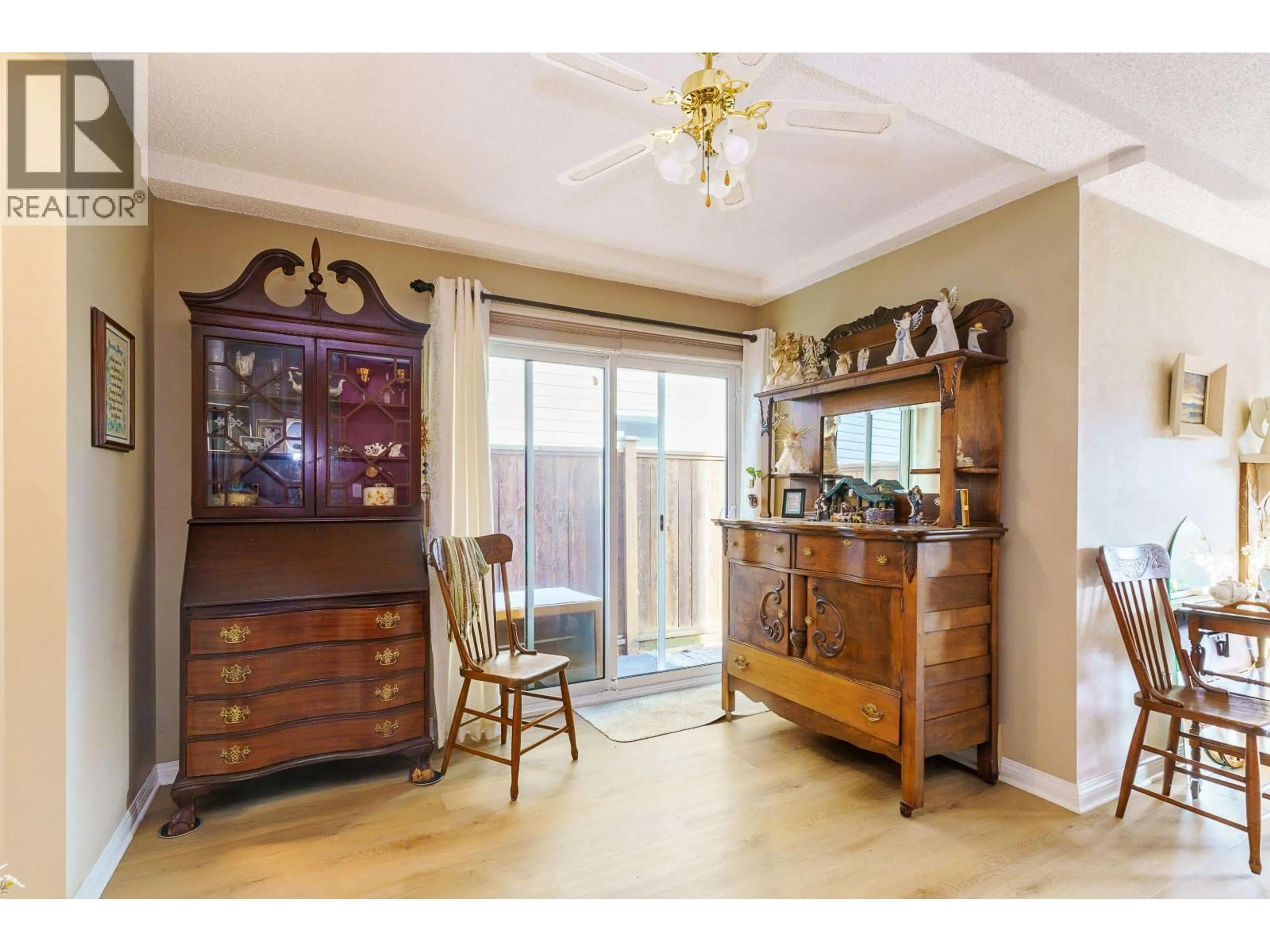 Dining room, wood/laminate floor for 19520 115A AVENUE, Pitt Meadows British Columbia V3Y1R4