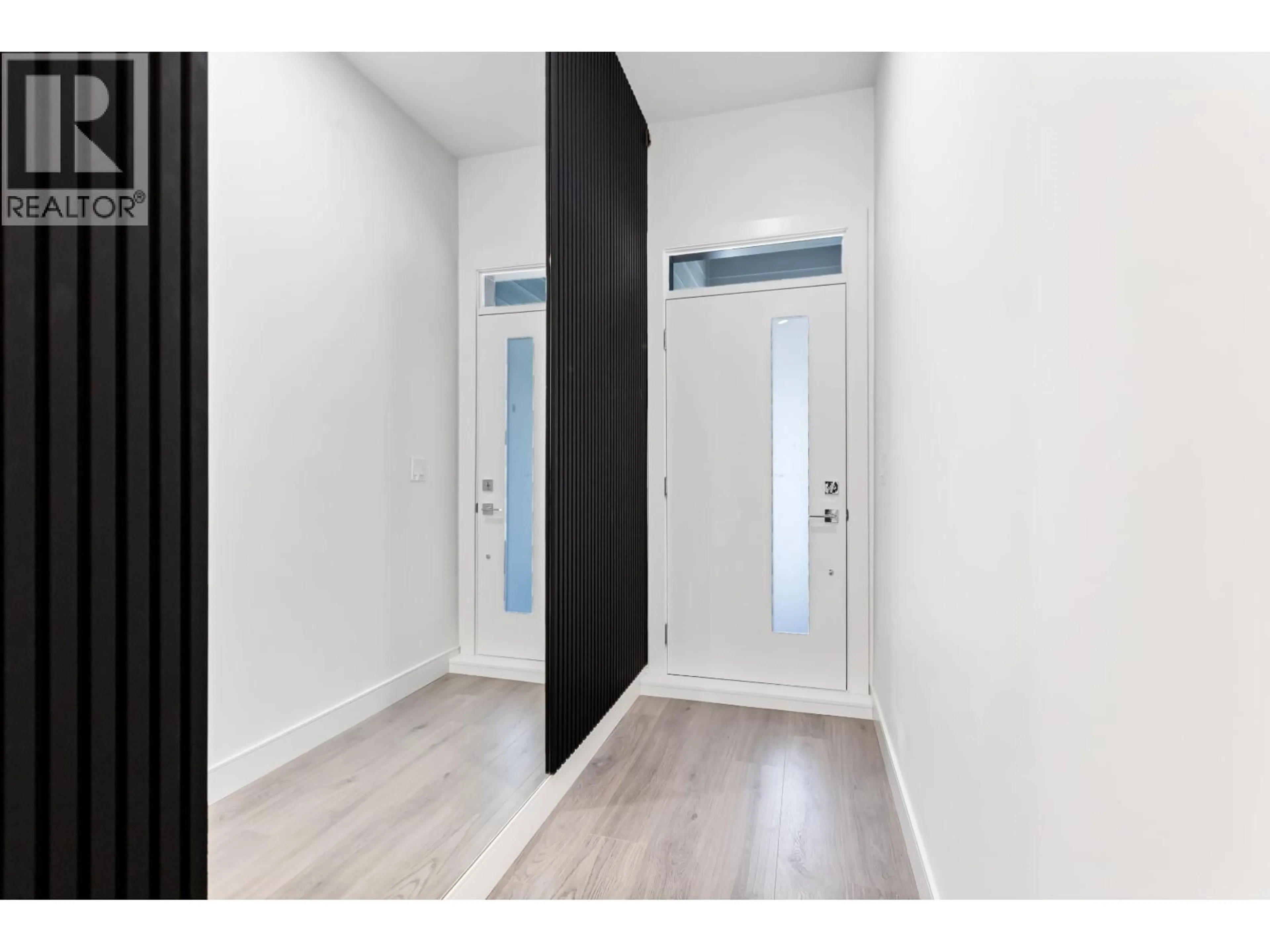 Indoor entryway for 27 - 23697 FERN CRESCENT, Maple Ridge British Columbia V4R0J4