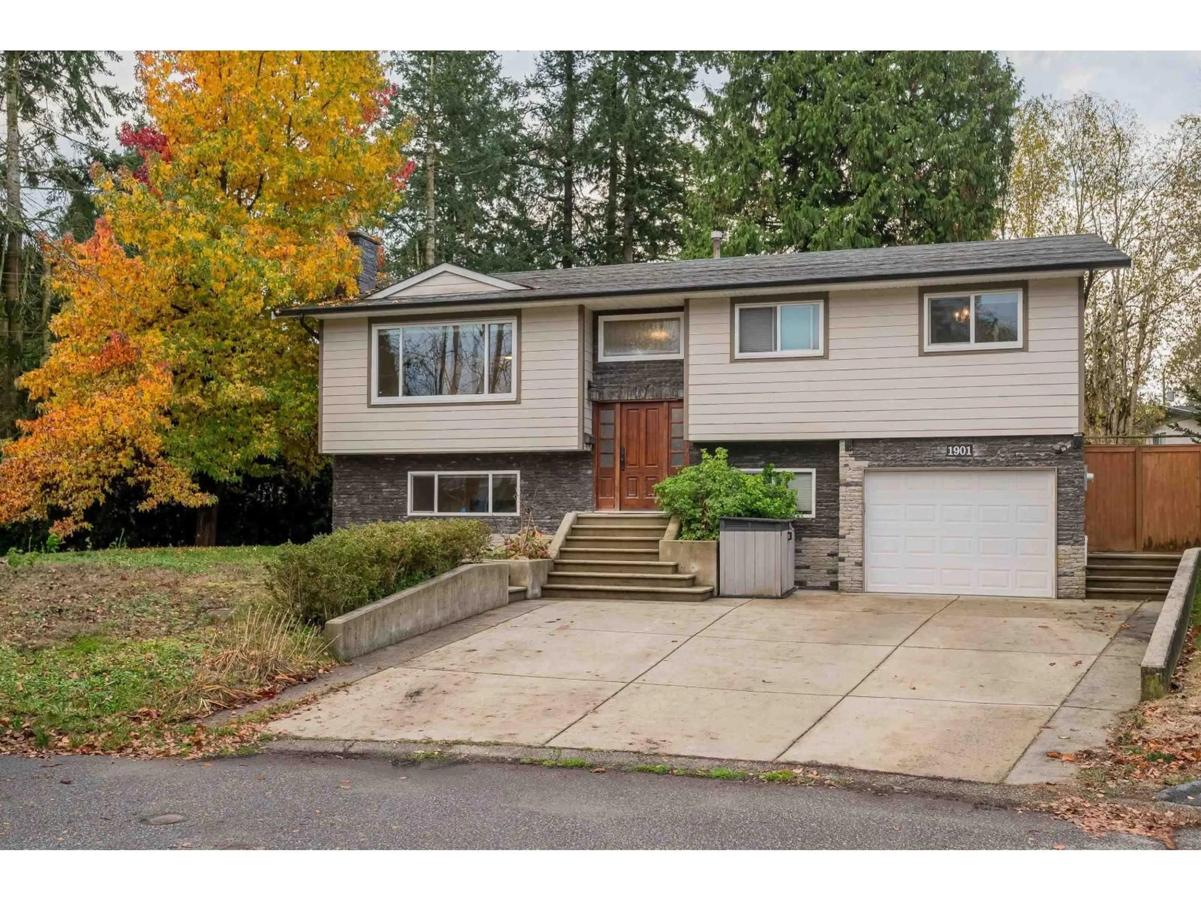 Home with vinyl exterior material, street for 1901 IRIS PLACE, Surrey British Columbia V4A5E4