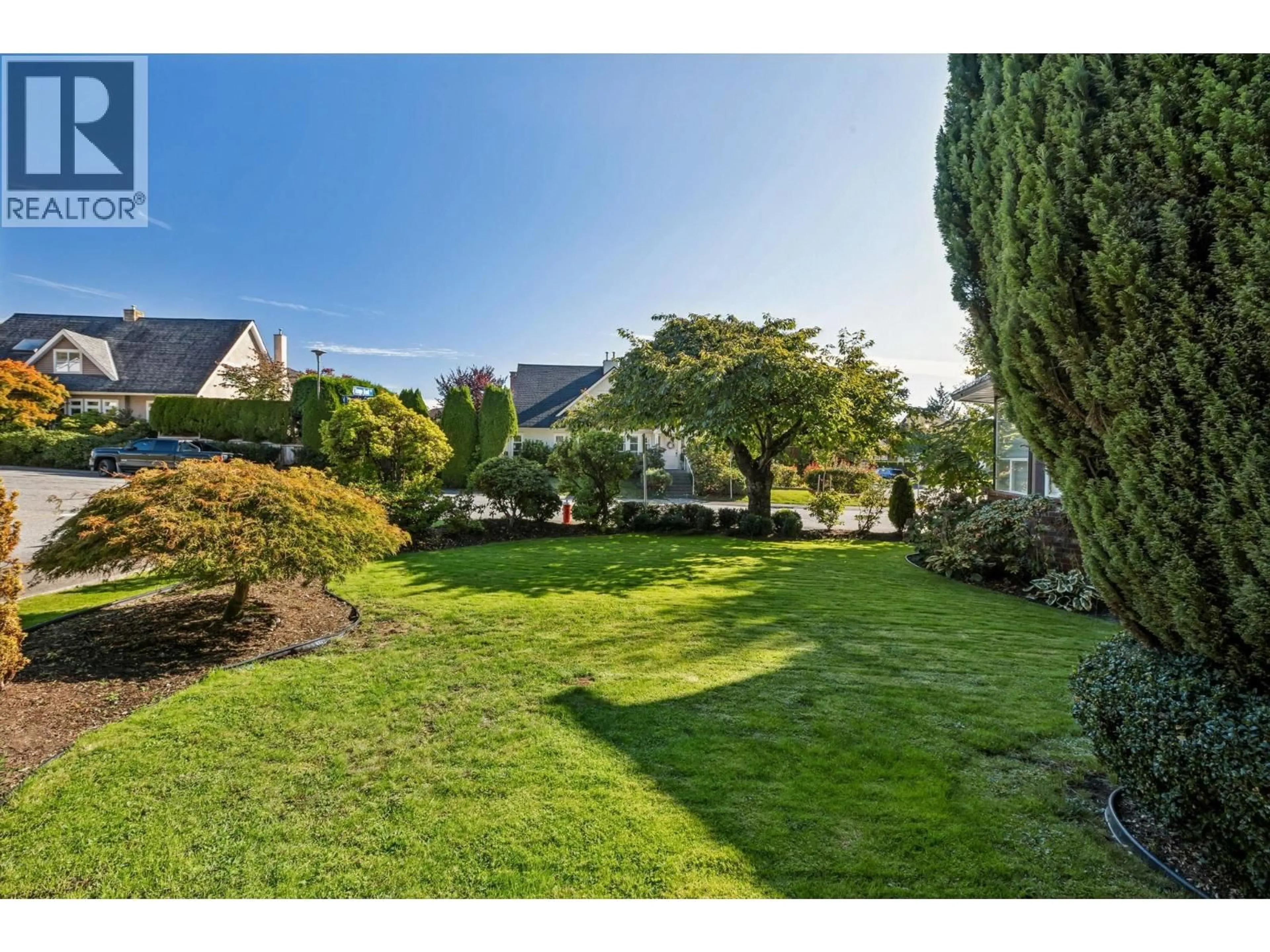 A pic from outside/outdoor area/front of a property/back of a property/a pic from drone, unknown for 2890 TEMPE KNOLL DRIVE, North Vancouver British Columbia V7N4K3