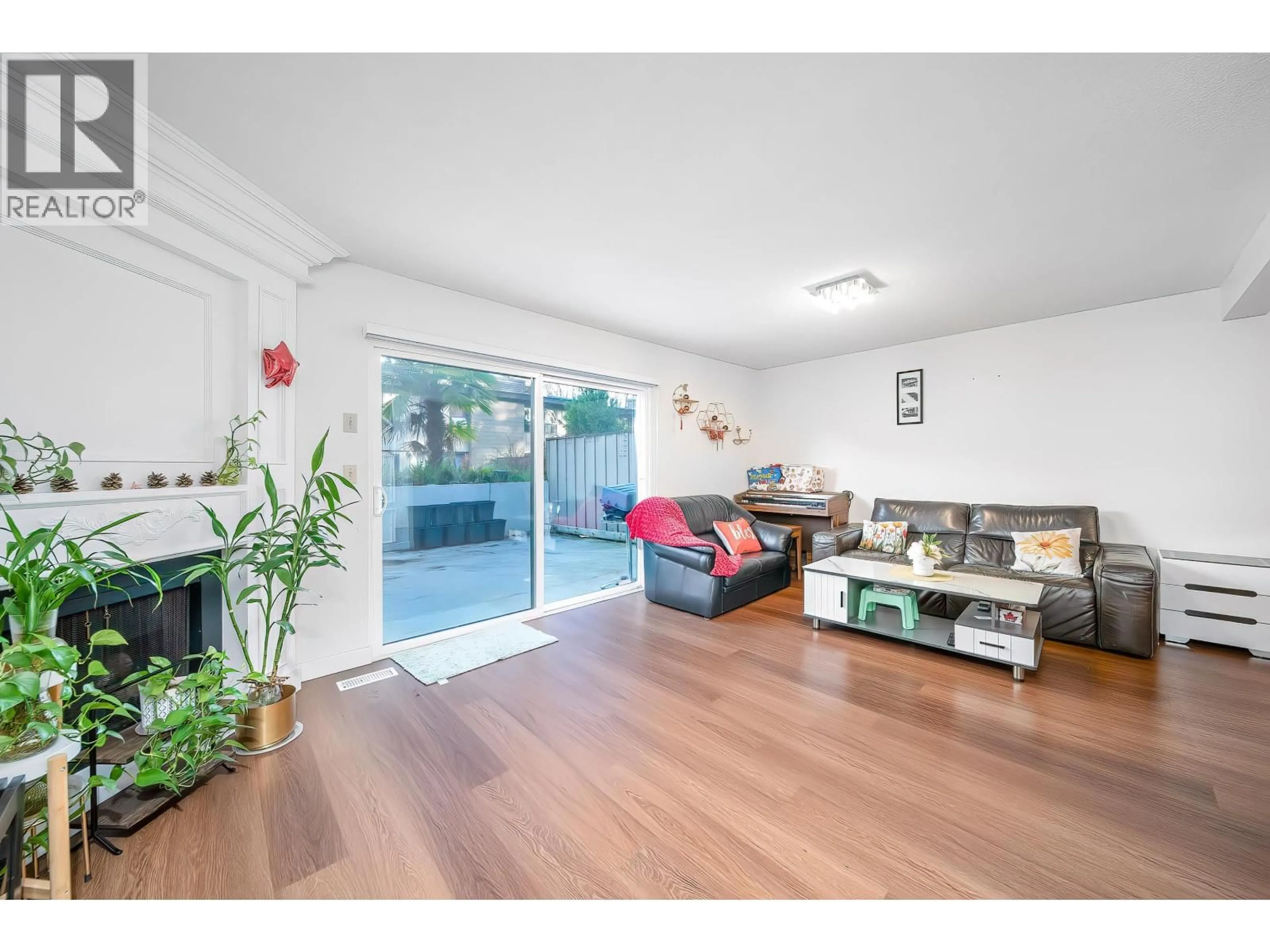 Living room with furniture, wood/laminate floor for 72 - 3180 58TH AVENUE, Vancouver British Columbia V5S3S8