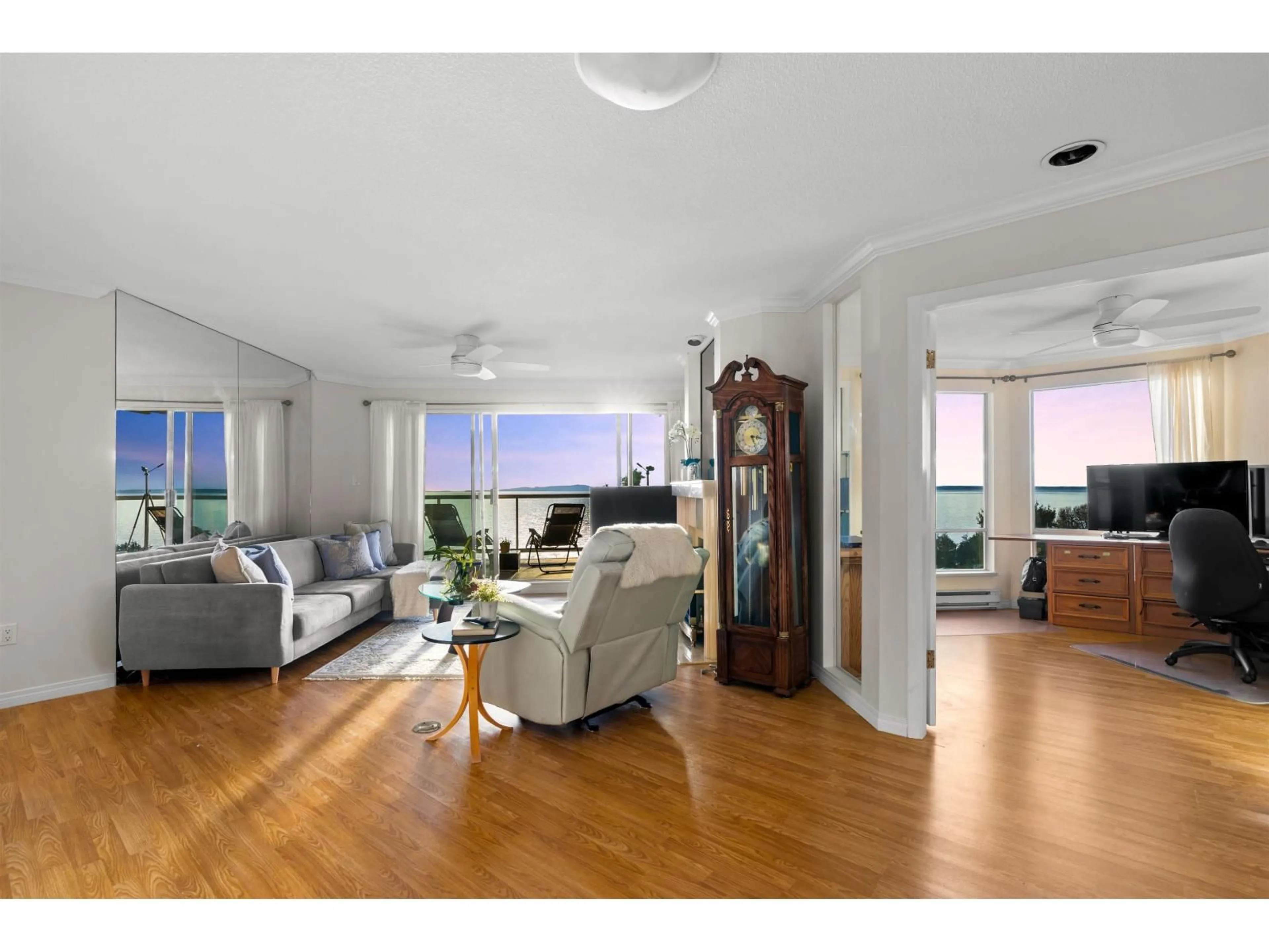 Living room with furniture, wood/laminate floor for 402 - 15025 VICTORIA AVENUE, White Rock British Columbia V4B1G2