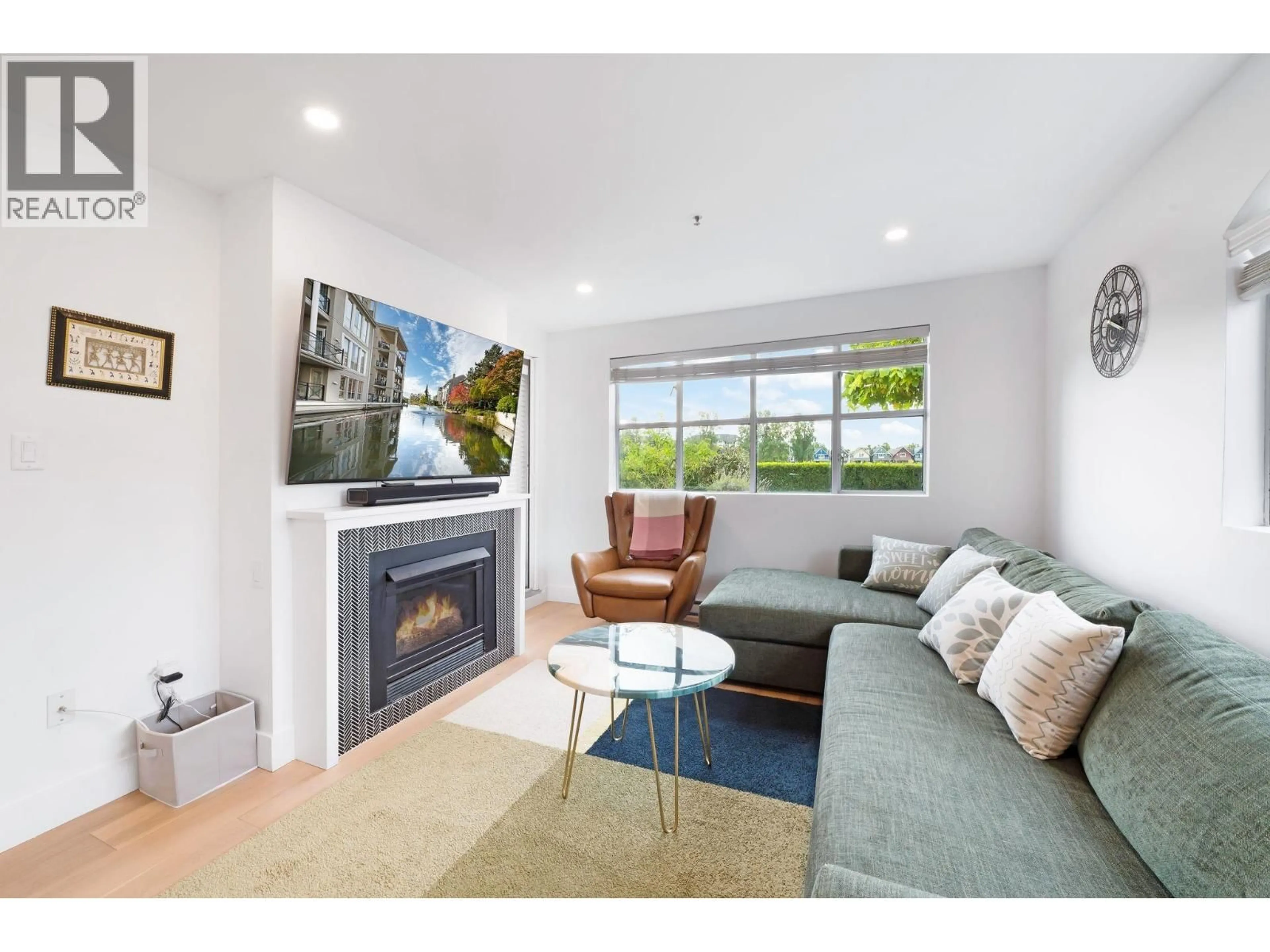 Living room with furniture, unknown for 105 - 2 RENAISSANCE SQUARE, New Westminster British Columbia V3M6K3