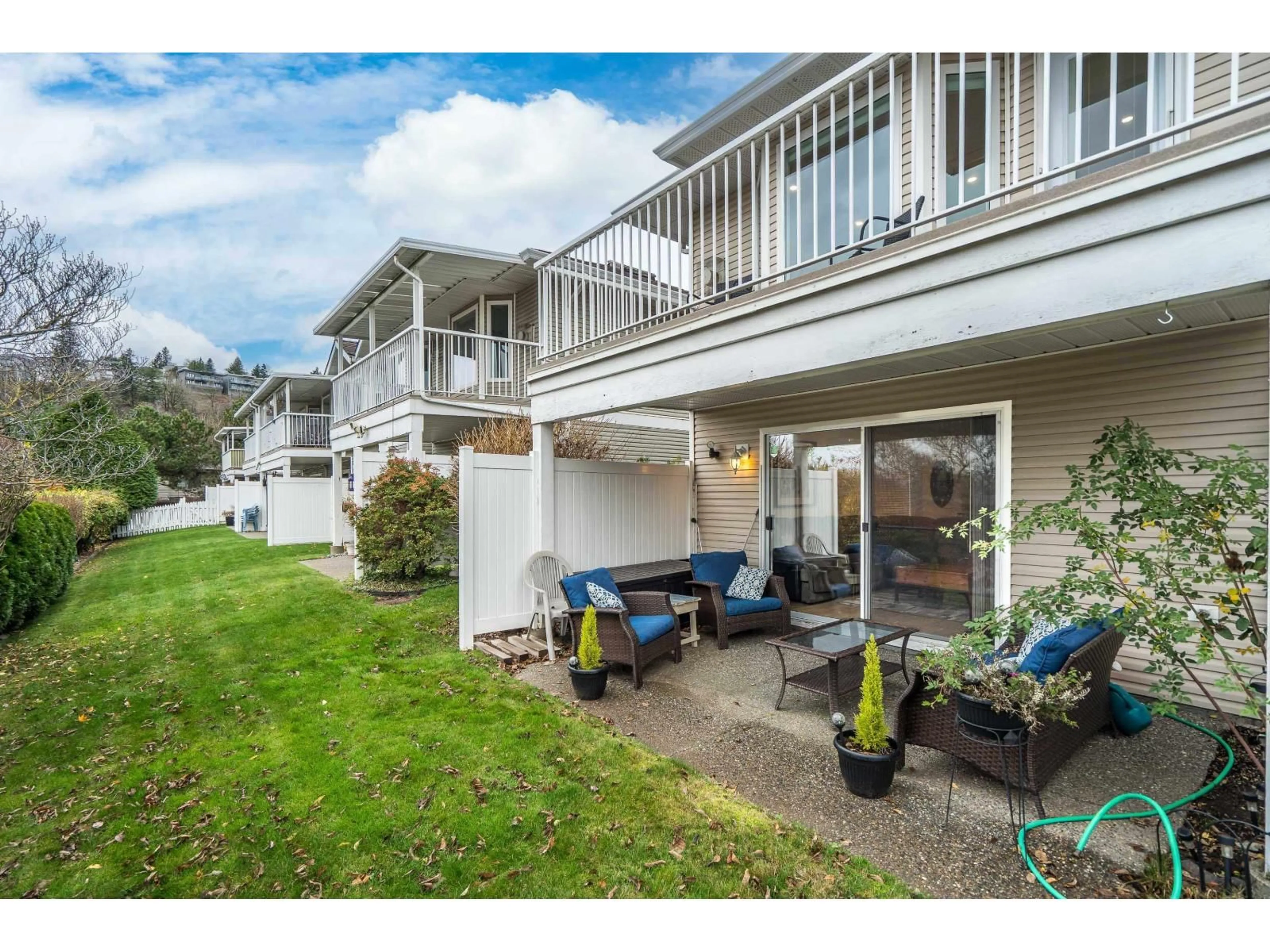 Patio, water/lake/river/ocean view for 98 - 1973 WINFIELD DRIVE, Abbotsford British Columbia V3G1K6