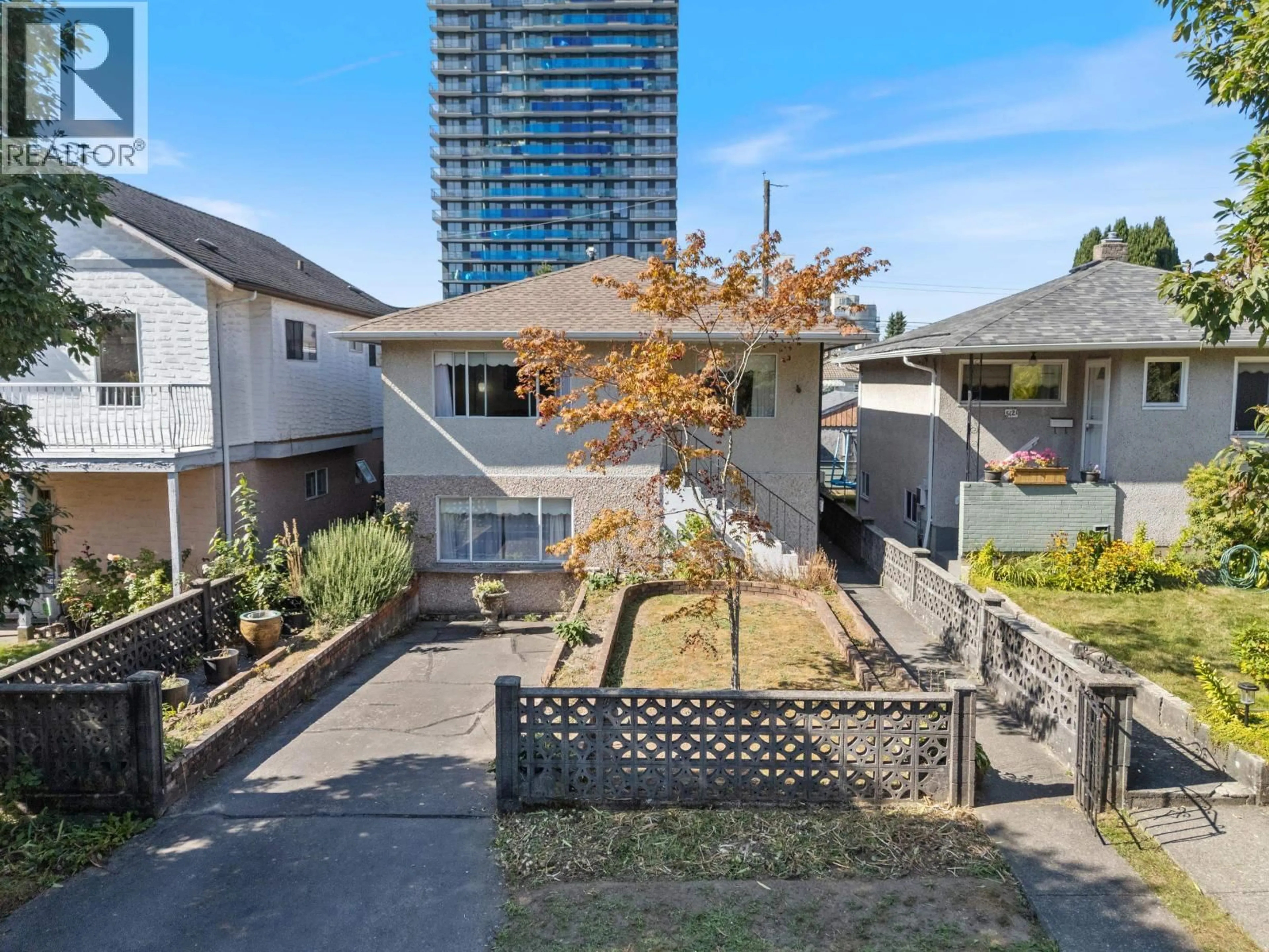 A pic from outside/outdoor area/front of a property/back of a property/a pic from drone, city buildings view from balcony for 5131 ANN STREET, Vancouver British Columbia V5R4J8