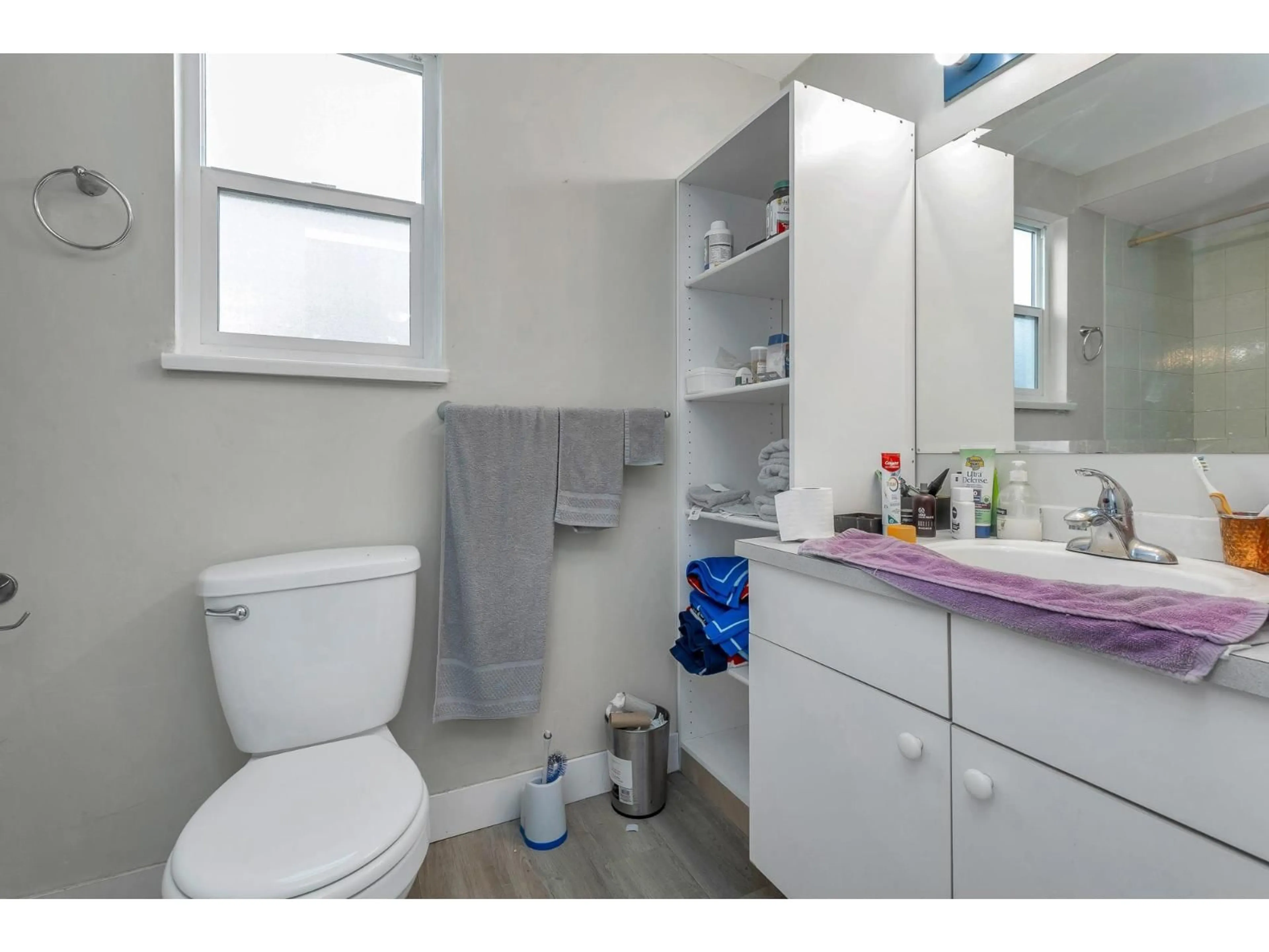 Standard bathroom, ceramic/tile floor for 3088 OSPREY DRIVE WEST, Abbotsford British Columbia V2T5K8