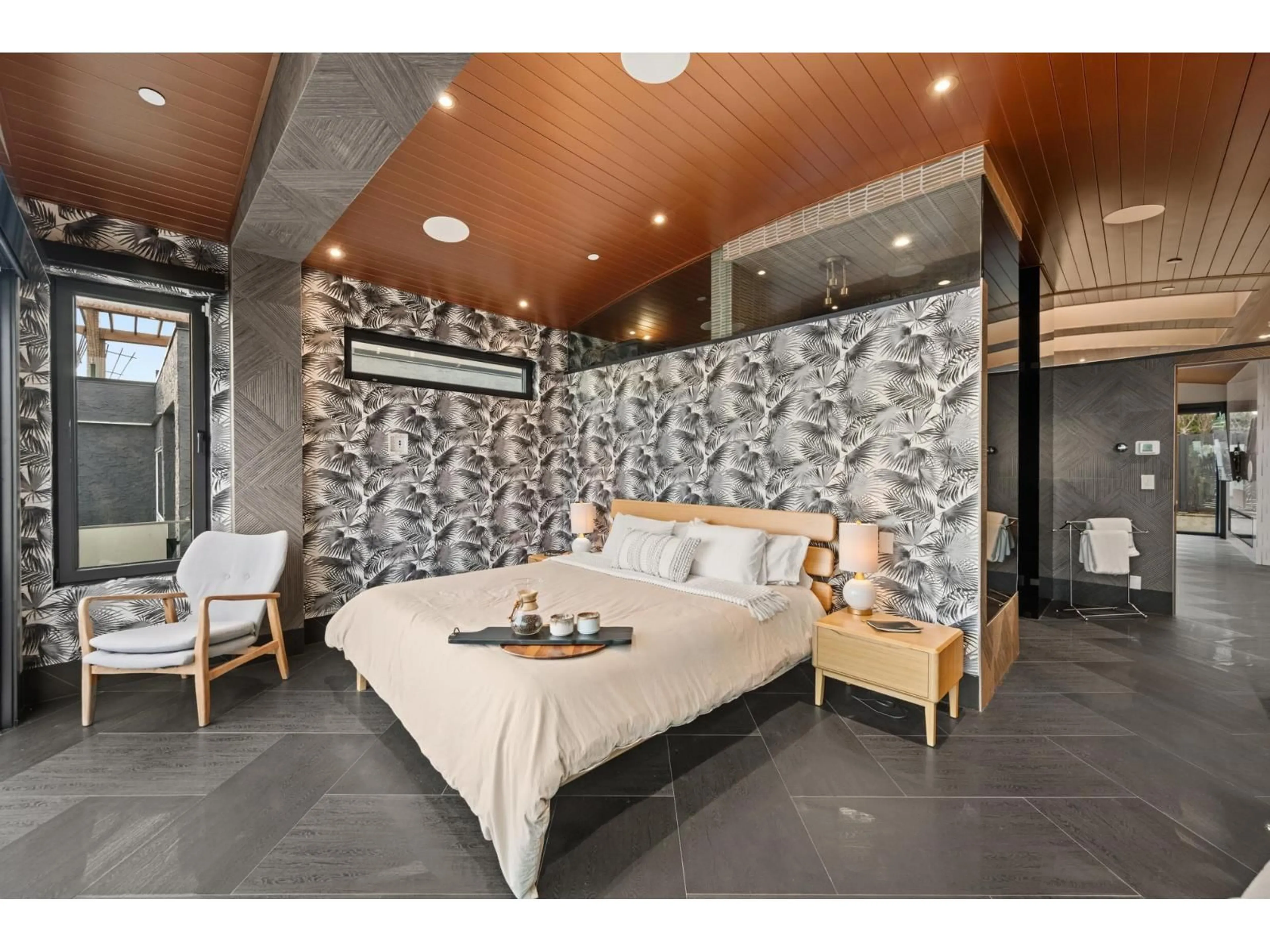 Bedroom with bed, unknown for 14555 MARINE DRIVE, White Rock British Columbia V4B1B5