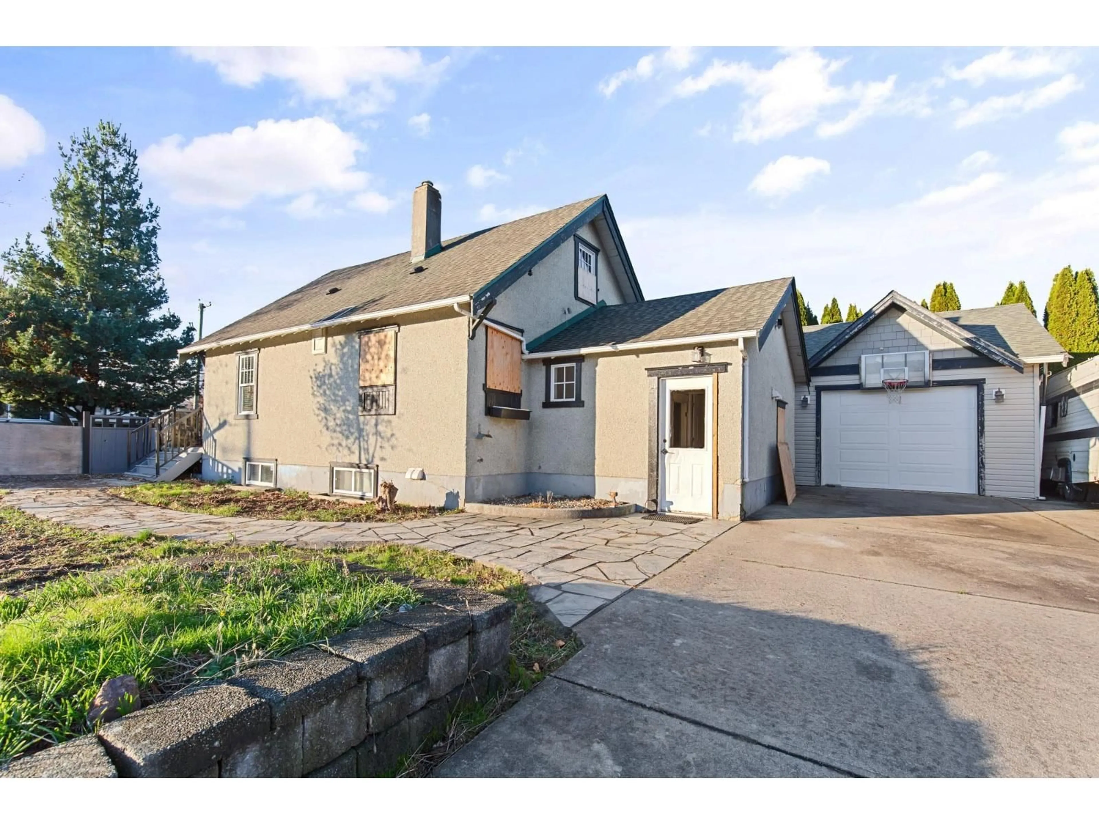 A pic from outside/outdoor area/front of a property/back of a property/a pic from drone, street for 10172 KENT ROAD, Chilliwack British Columbia V2P5X7