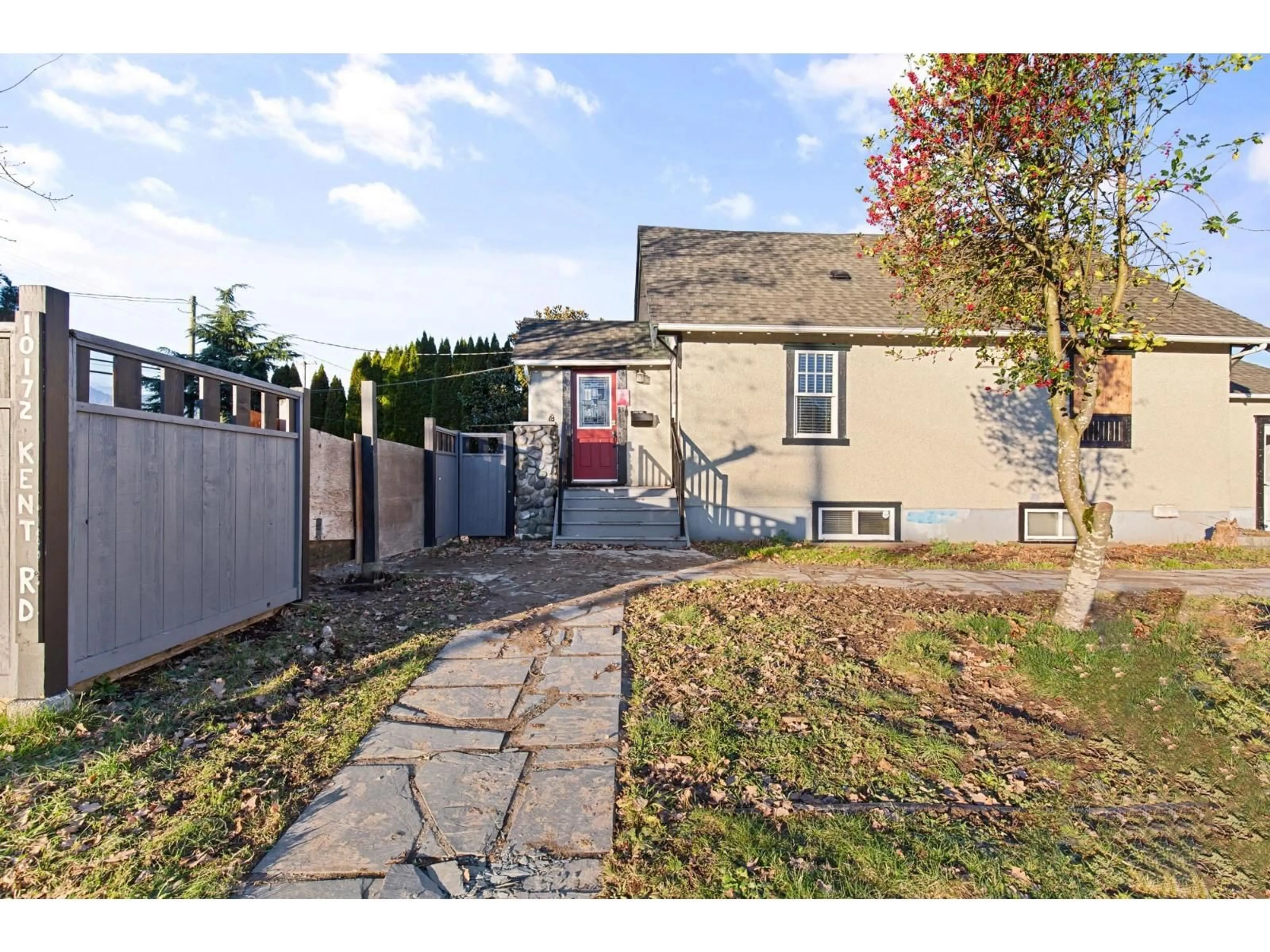 A pic from outside/outdoor area/front of a property/back of a property/a pic from drone, street for 10172 KENT ROAD, Chilliwack British Columbia V2P5X7