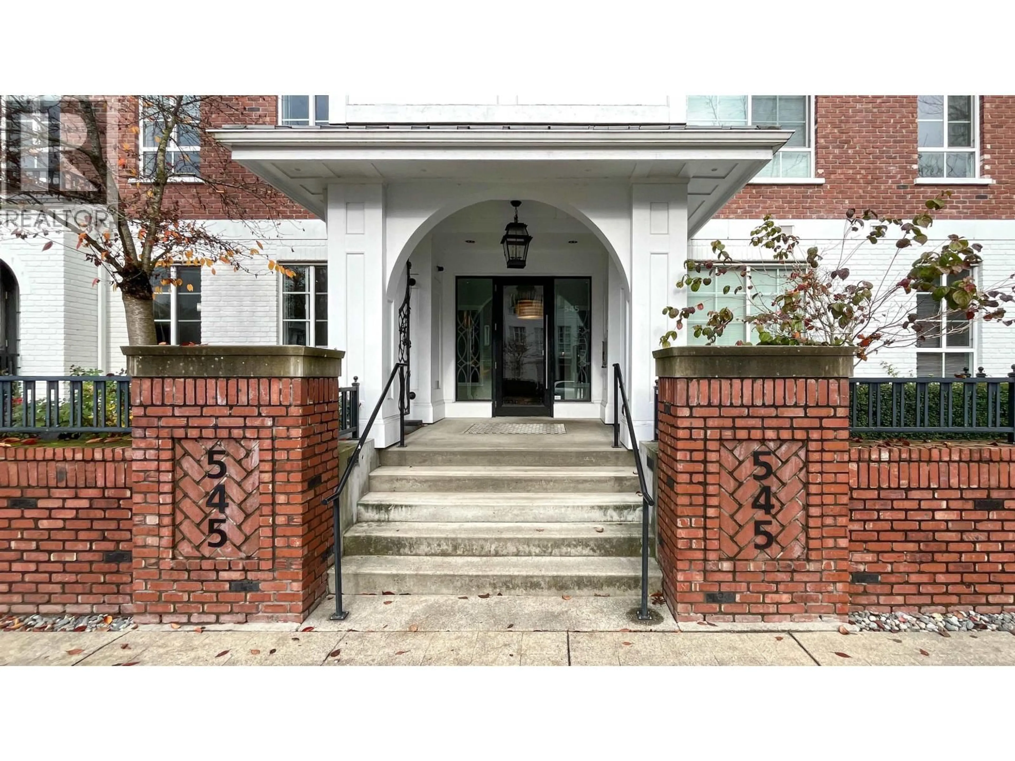 Indoor entryway for 211 - 545 FOSTER AVENUE, Coquitlam British Columbia V3J0B3