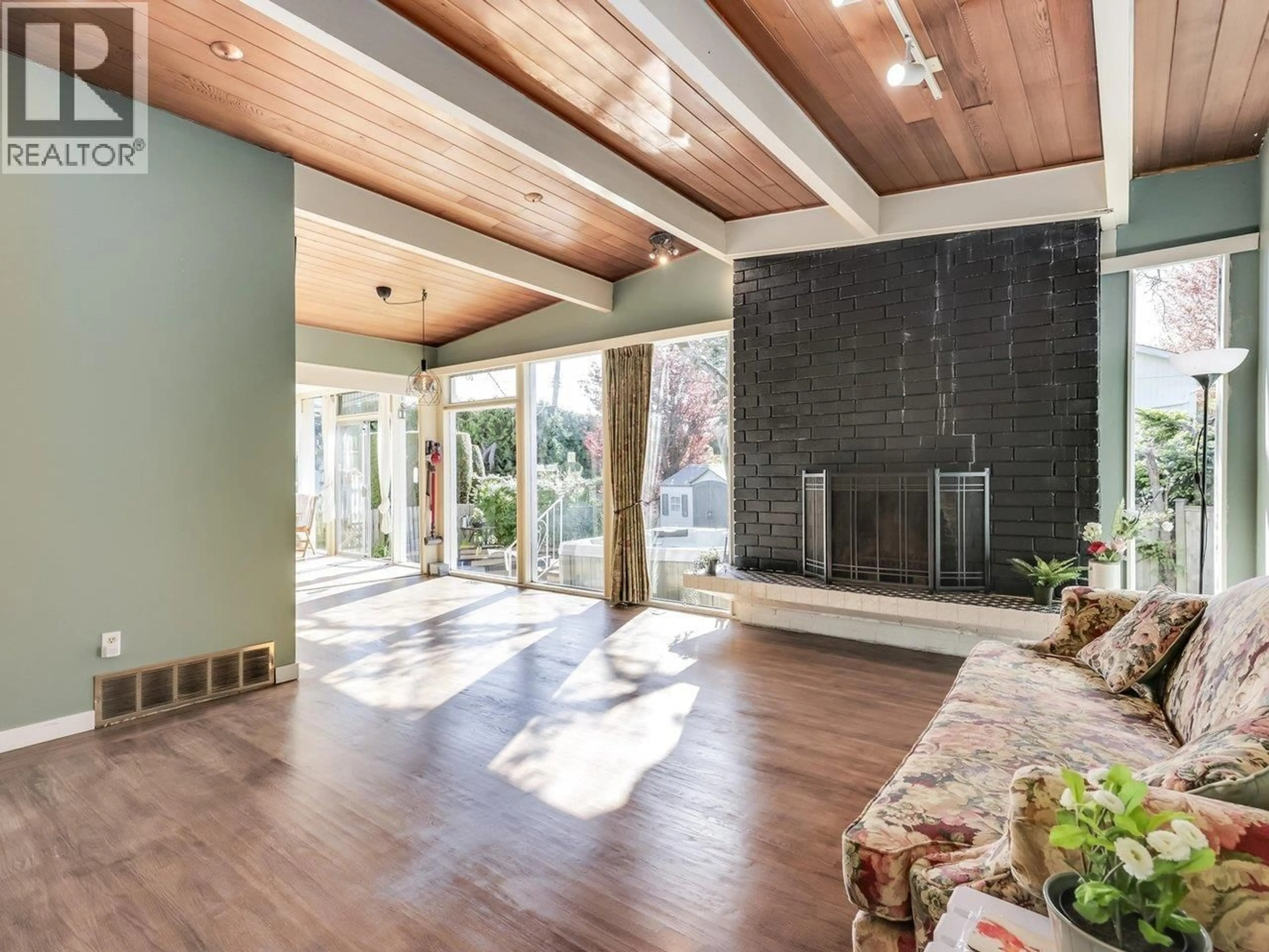 Indoor entryway for 10151 SEACOTE ROAD, Richmond British Columbia V7A4B1