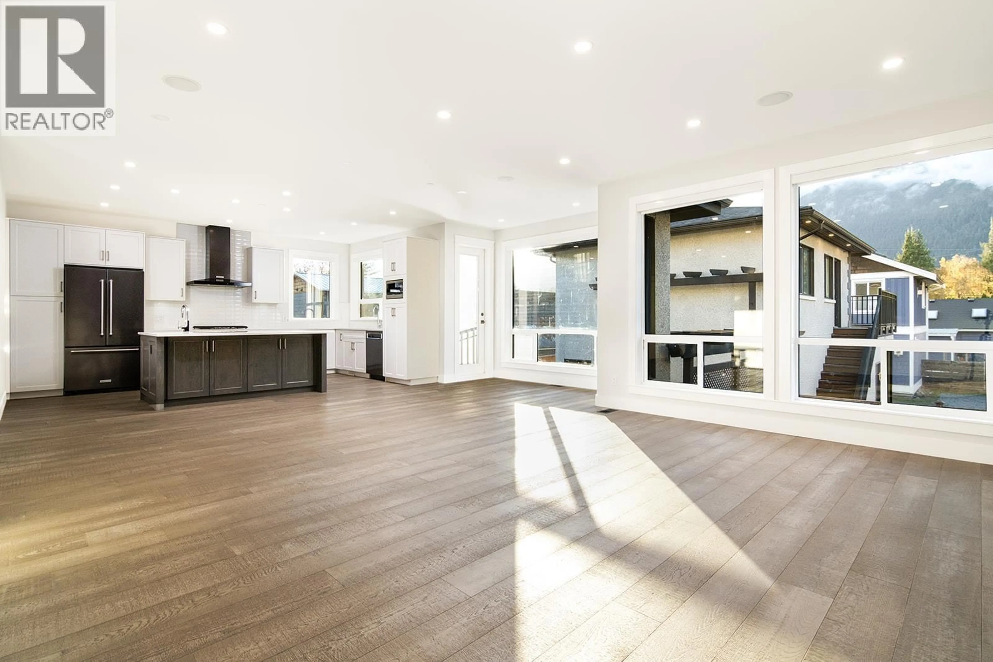 Open concept kitchen, wood/laminate floor for 38883 BRITANNIA AVENUE, Squamish British Columbia V0N3B0