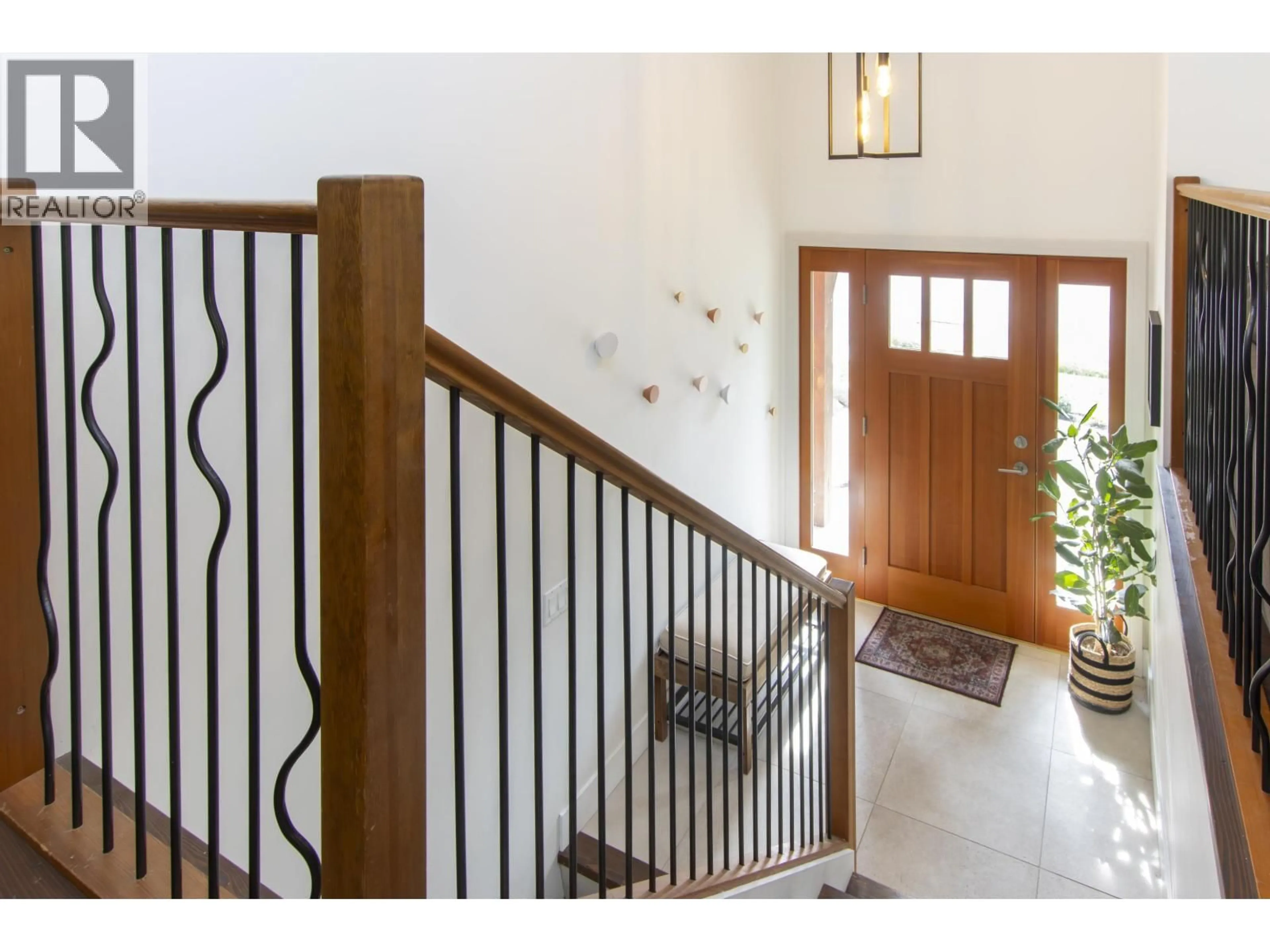 Indoor entryway for 40211 KINTYRE DRIVE, Squamish British Columbia V0N1T0