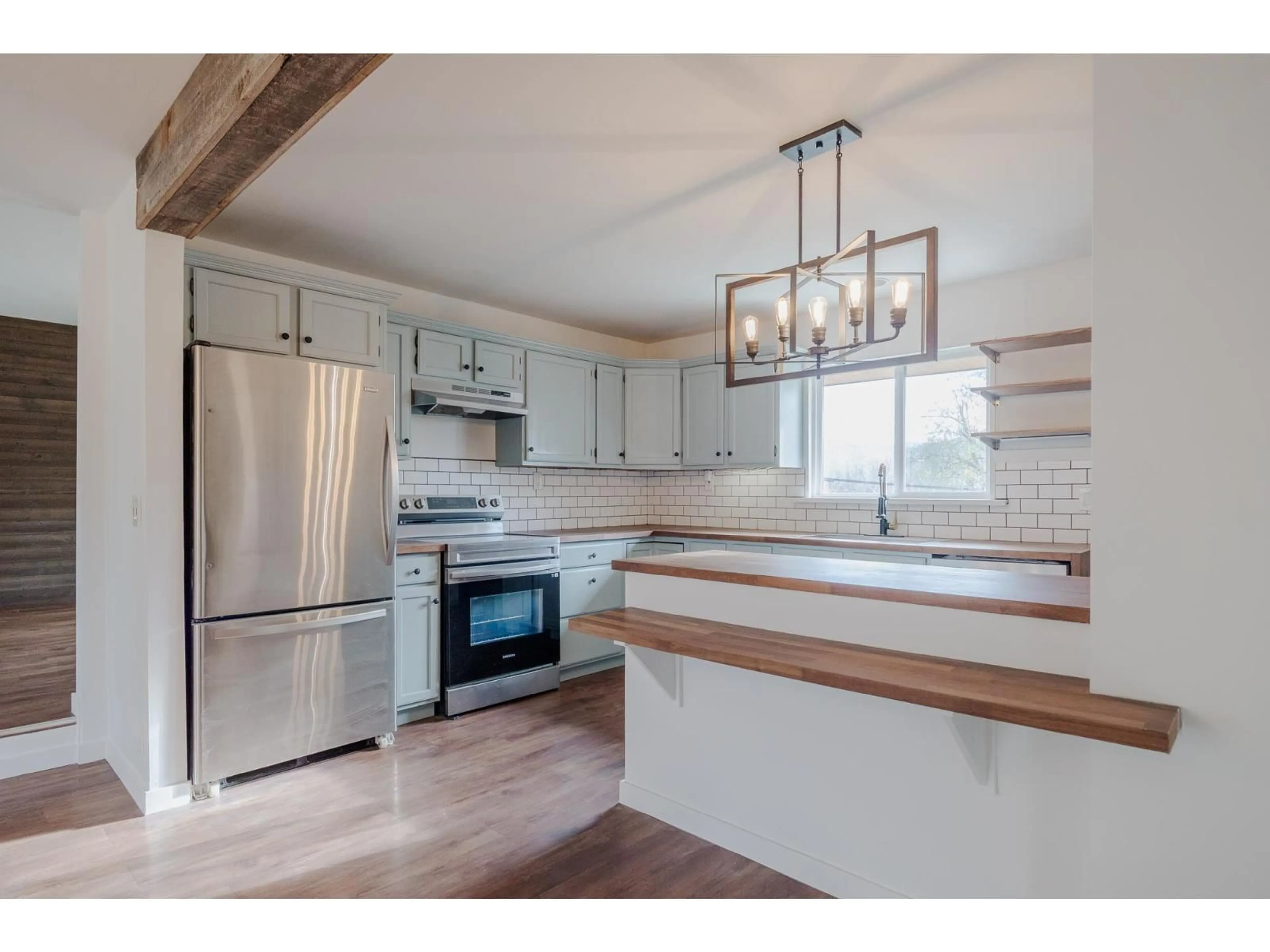Open concept kitchen, wood/laminate floor for 35666 MOORE AVENUE, Mission British Columbia V2V7L6