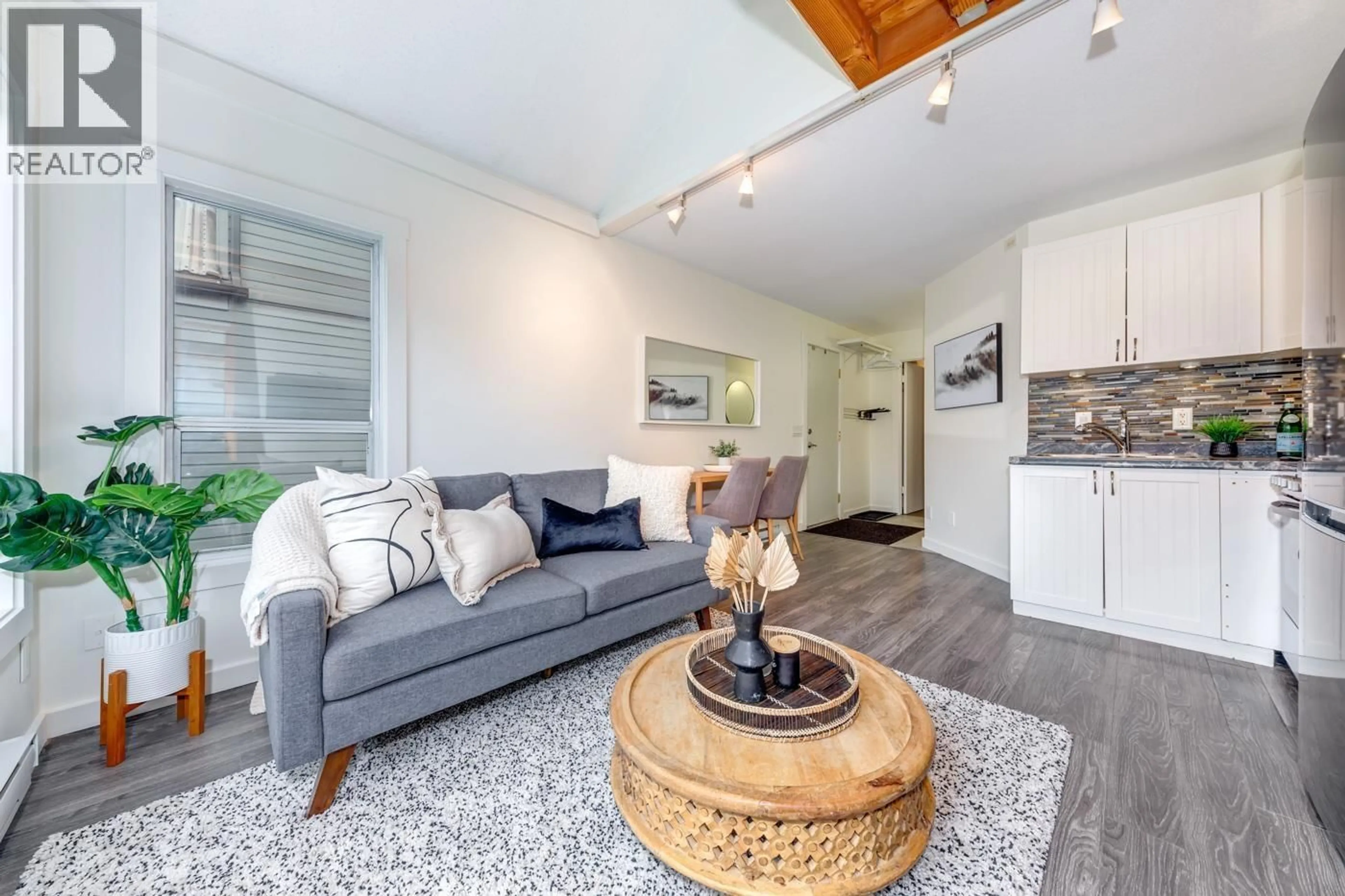 Living room with furniture, unknown for 1 - 2158 SARAJEVO DRIVE, Whistler British Columbia V8E0B5