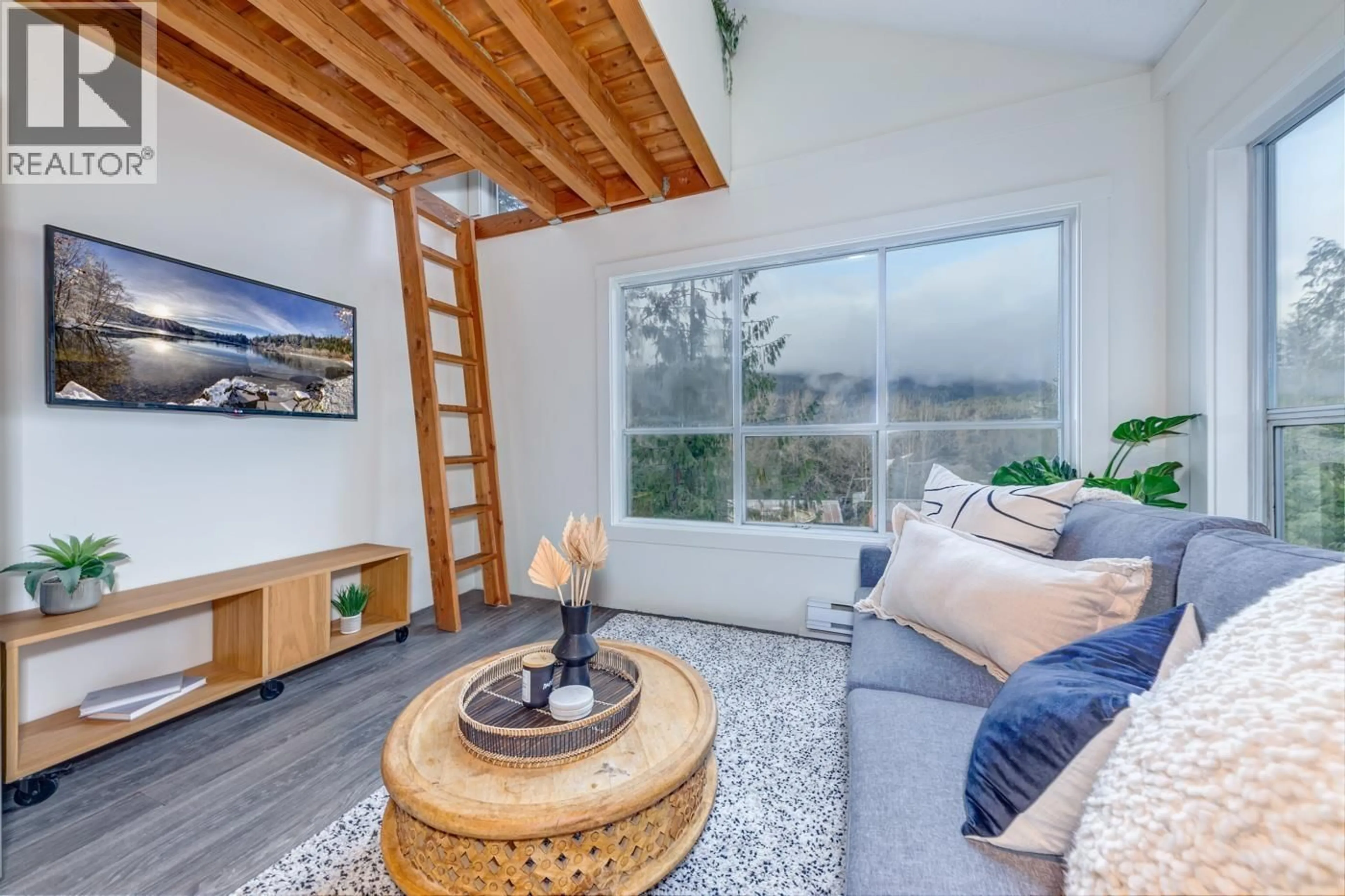 Living room with furniture, unknown for 1 - 2158 SARAJEVO DRIVE, Whistler British Columbia V8E0B5