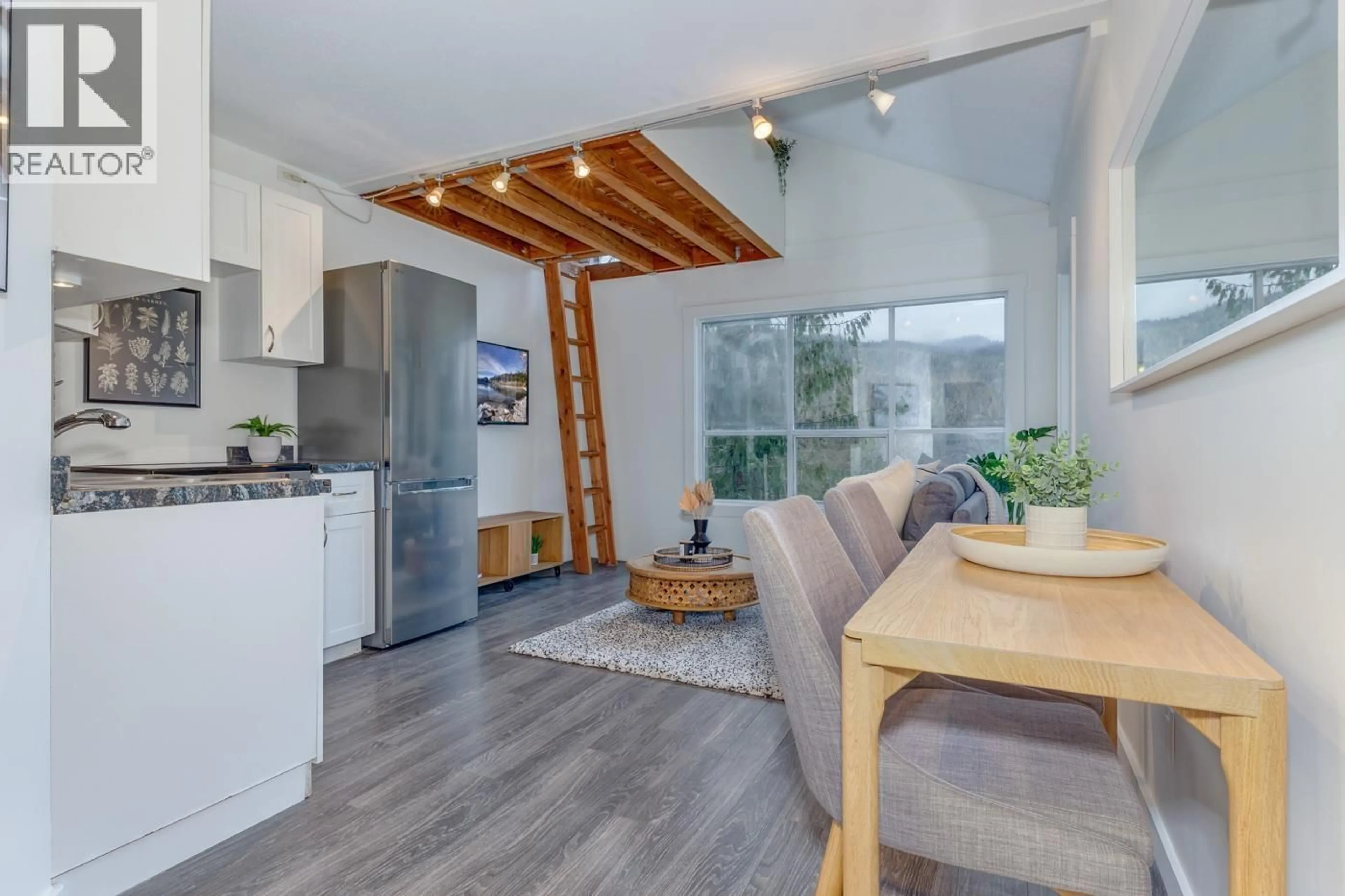 Open concept kitchen, wood/laminate floor for 1 - 2158 SARAJEVO DRIVE, Whistler British Columbia V8E0B5