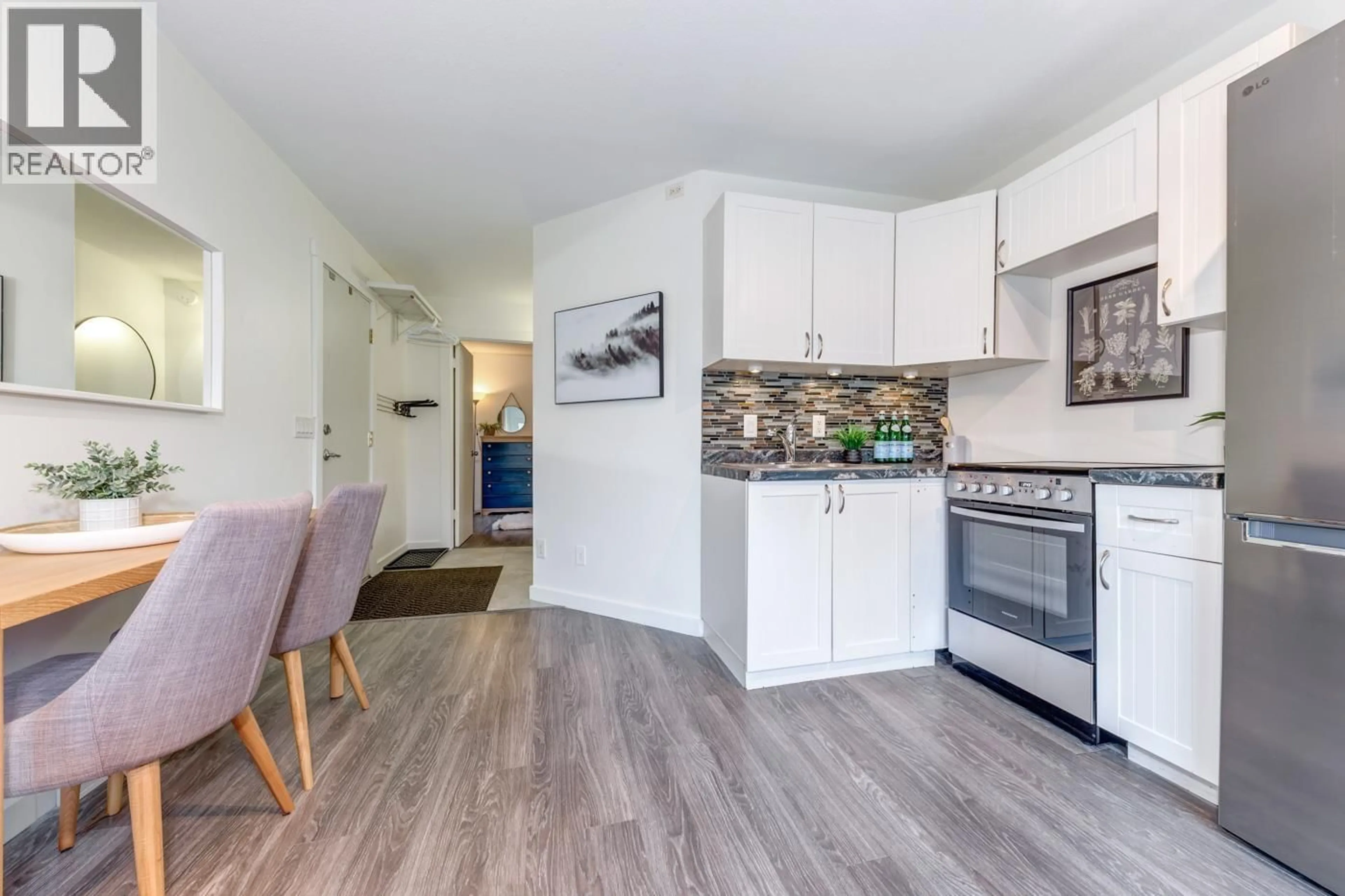 Open concept kitchen, wood/laminate floor for 1 - 2158 SARAJEVO DRIVE, Whistler British Columbia V8E0B5