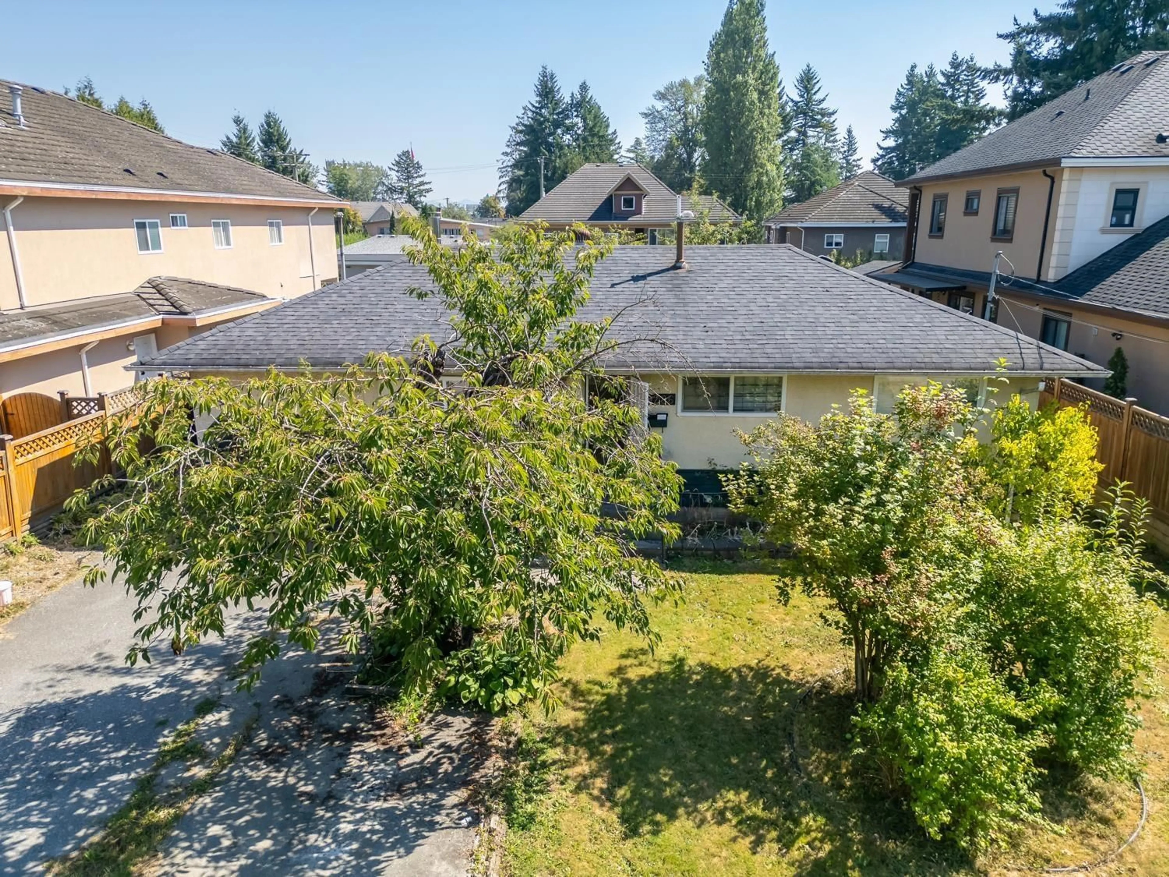 A pic from outside/outdoor area/front of a property/back of a property/a pic from drone, street for 10286 148A STREET, Surrey British Columbia V3R3Z2