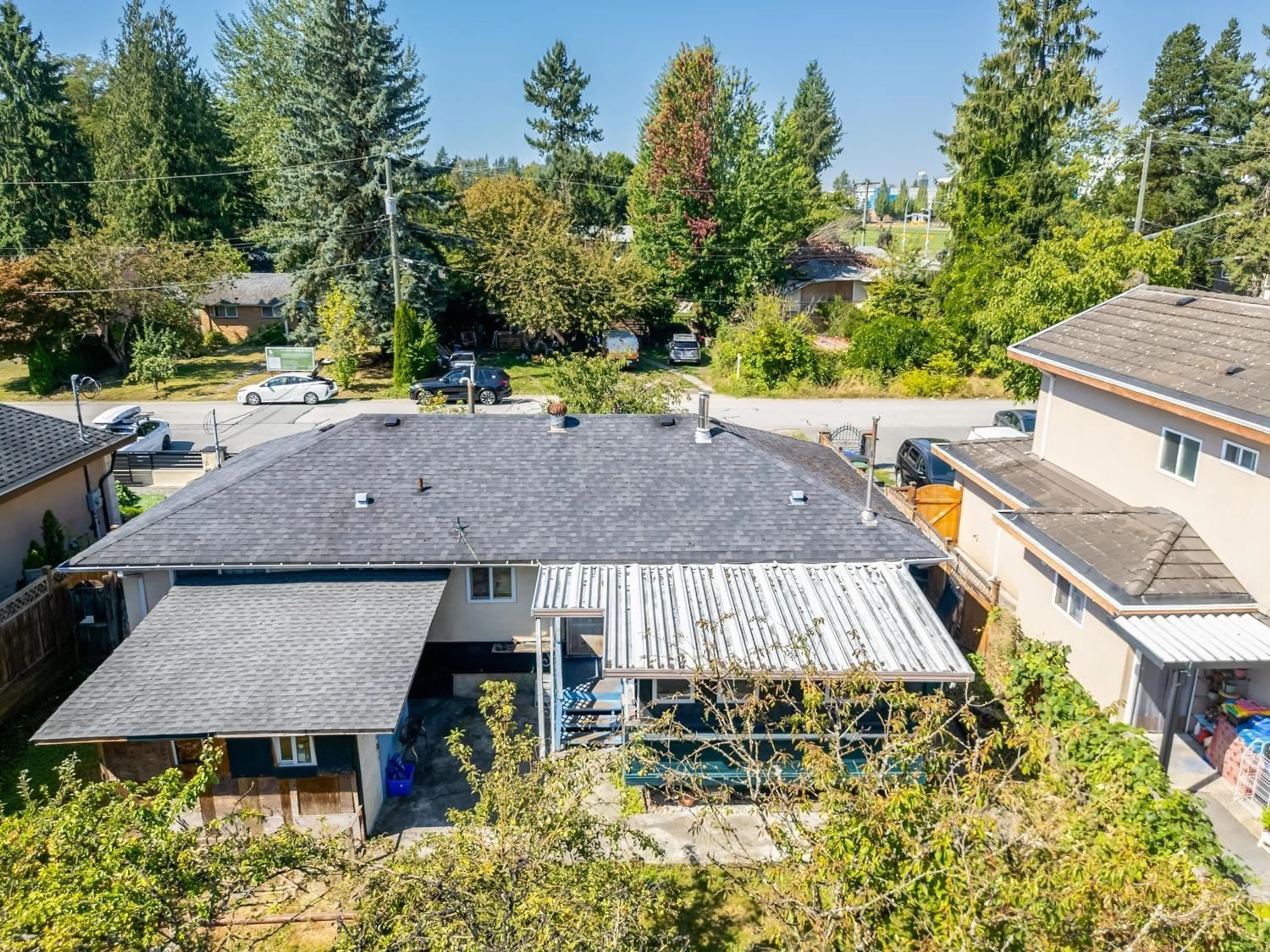 A pic from outside/outdoor area/front of a property/back of a property/a pic from drone, unknown for 10286 148A STREET, Surrey British Columbia V3R3Z2