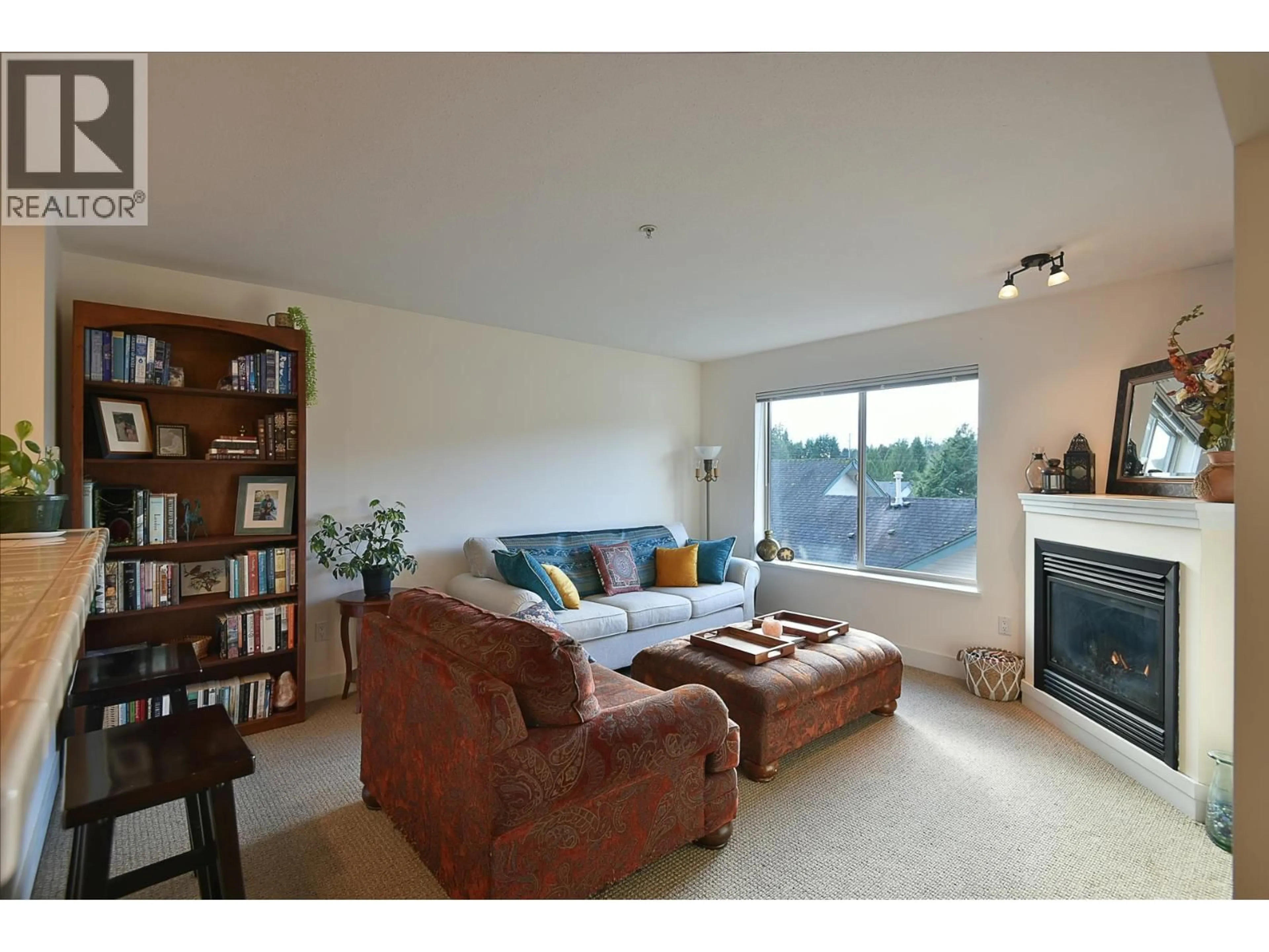 Living room with furniture, wood/laminate floor for 303 - 5711 EBBTIDE STREET, Sechelt British Columbia V7Z0J5
