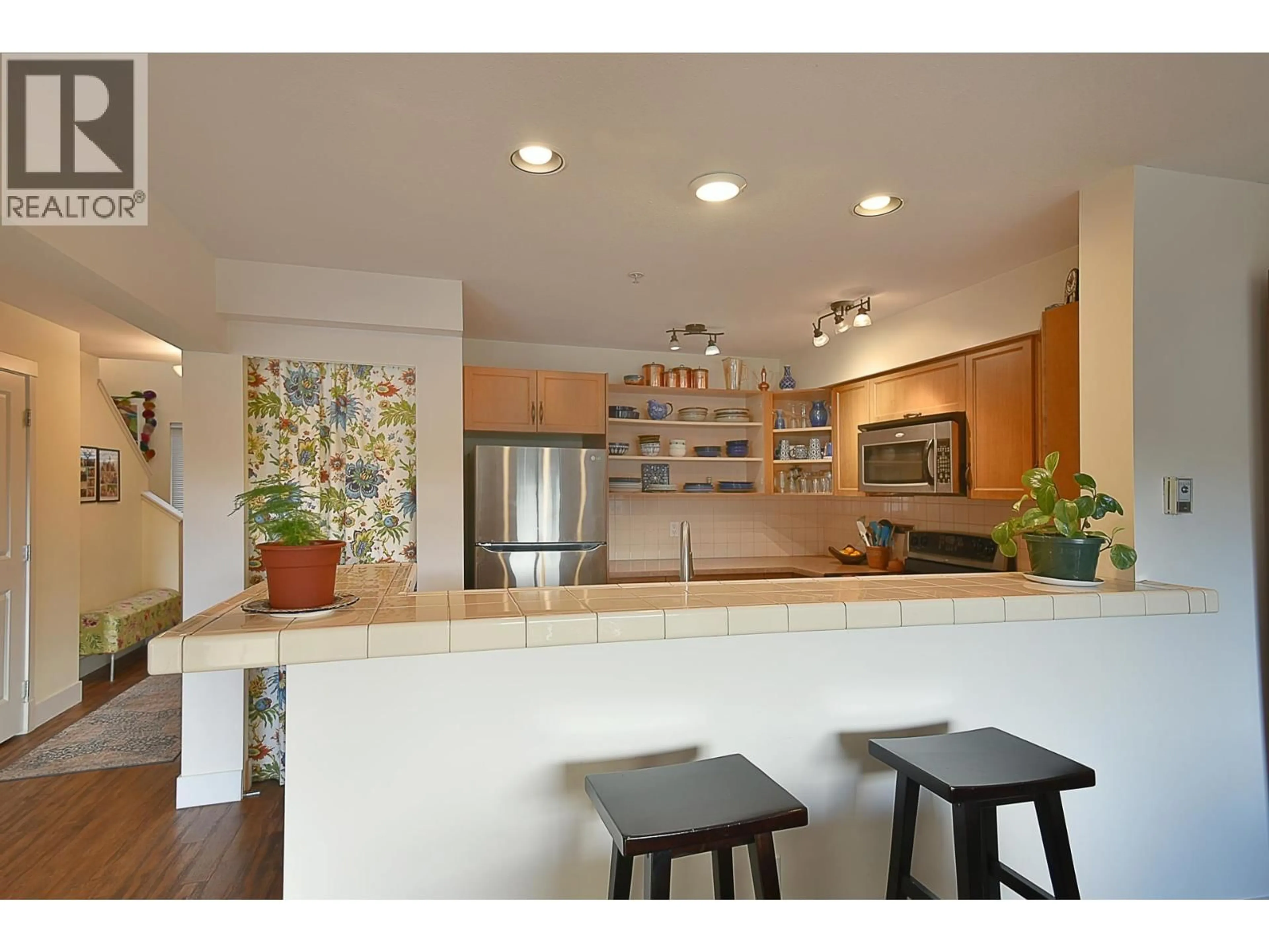 Open concept kitchen, ceramic/tile floor for 303 - 5711 EBBTIDE STREET, Sechelt British Columbia V7Z0J5