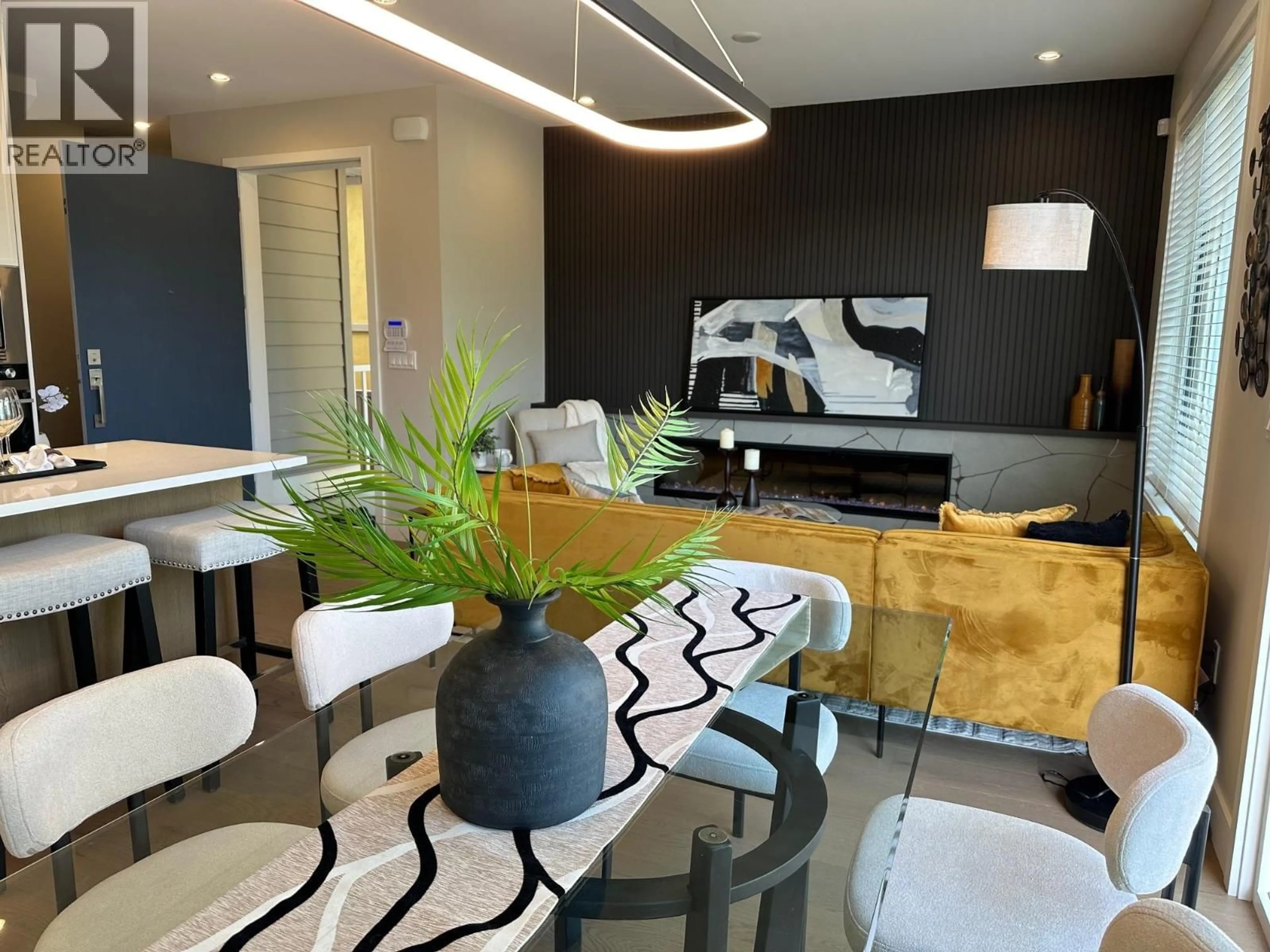 Contemporary kitchen, unknown for 344 17TH STREET, North Vancouver British Columbia V7L2V9