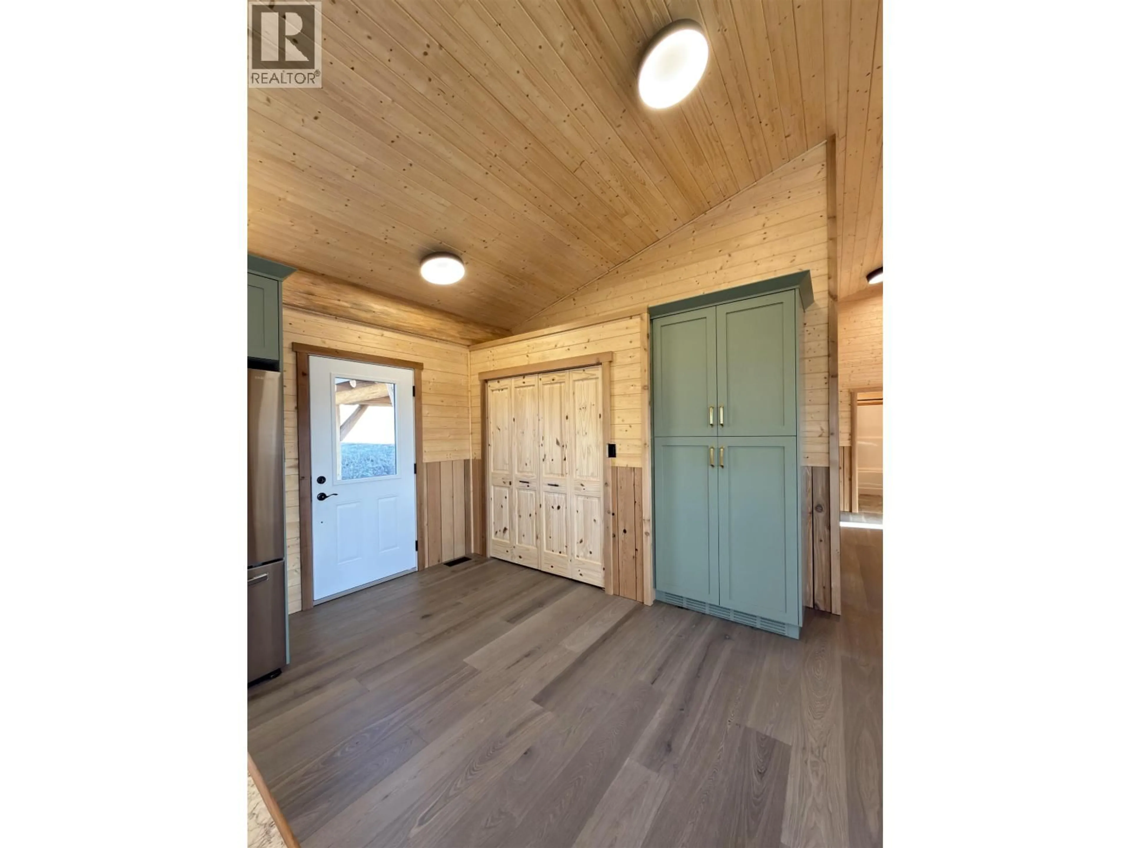 Indoor entryway for 2976 GOLD DIGGER DRIVE, 150 Mile House British Columbia V0K2G0