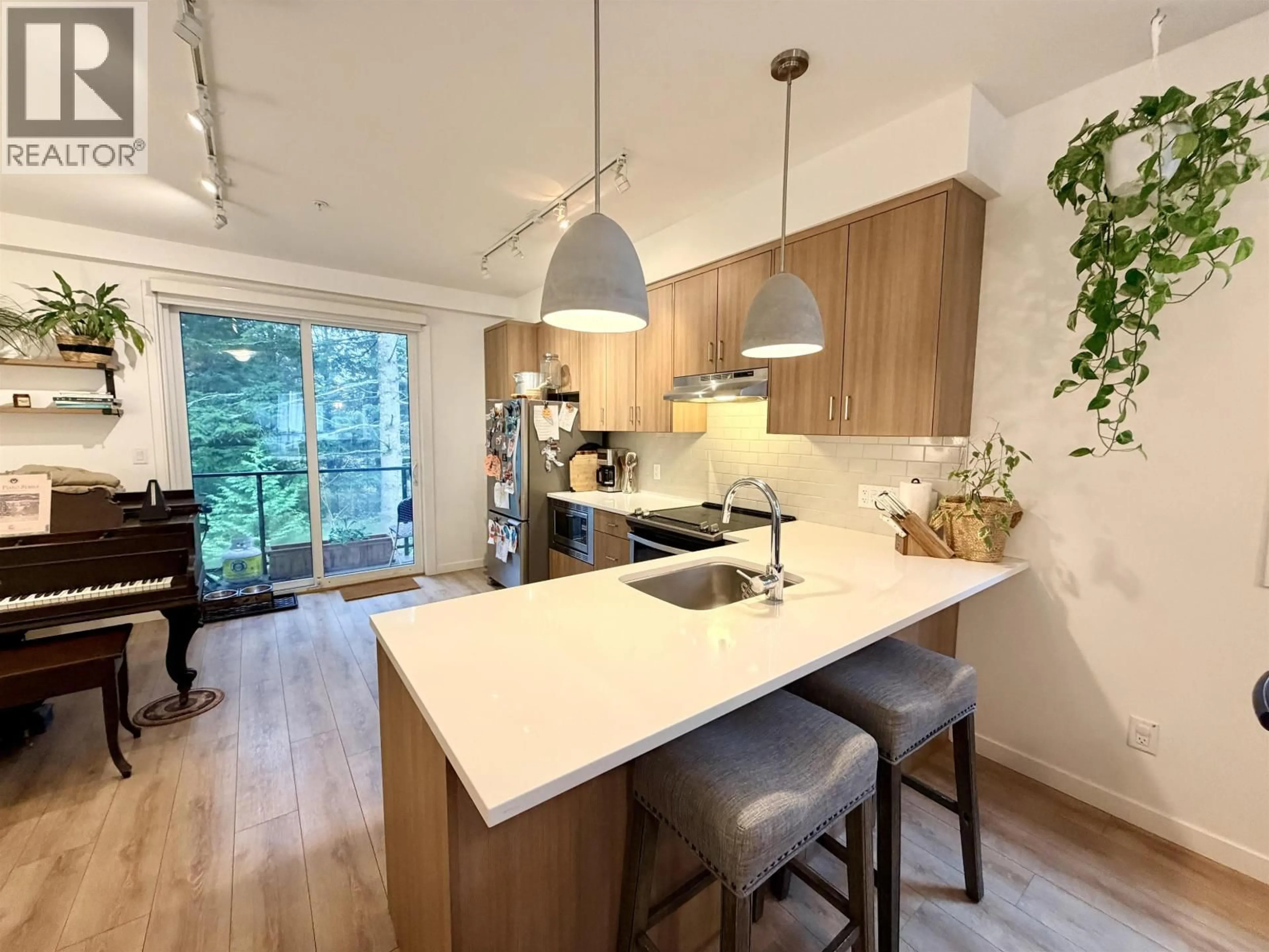 Open concept kitchen, wood/laminate floor for 64 - 39769 GOVERNMET ROAD, Squamish British Columbia V8B0Z1