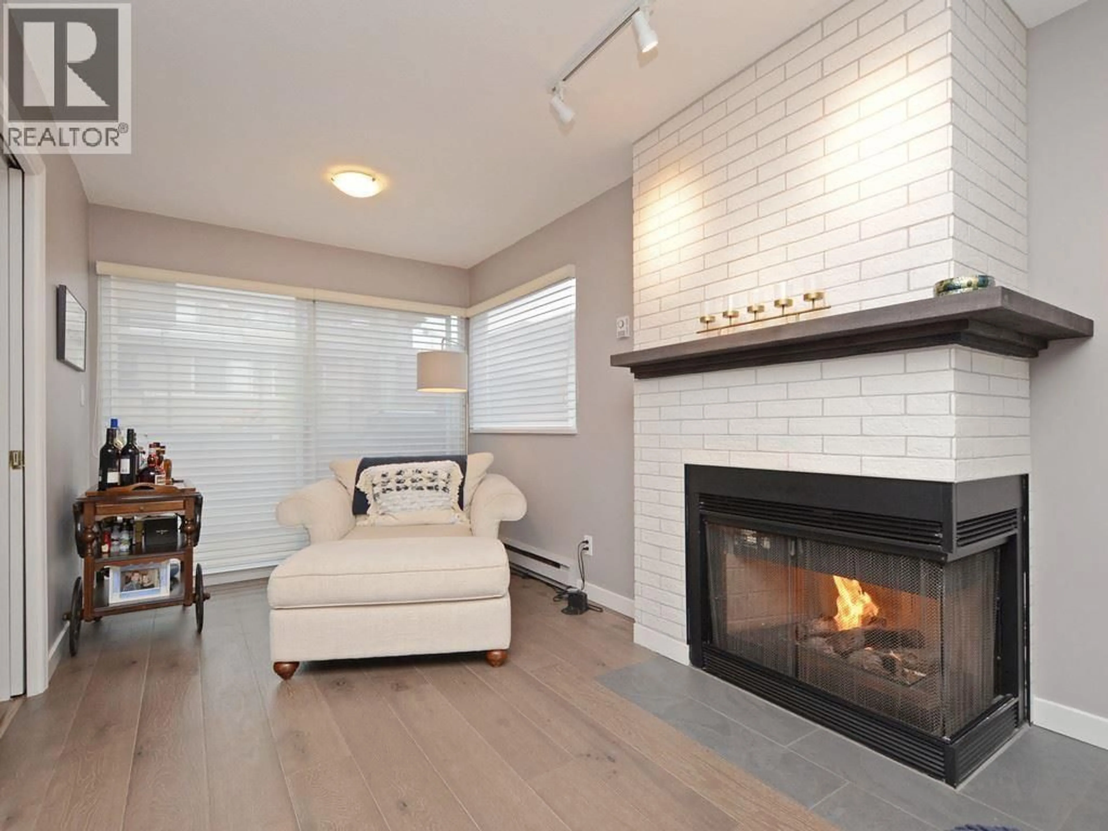 Living room with furniture, unknown for 2136 EASTERN AVENUE, North Vancouver British Columbia V7L3G3