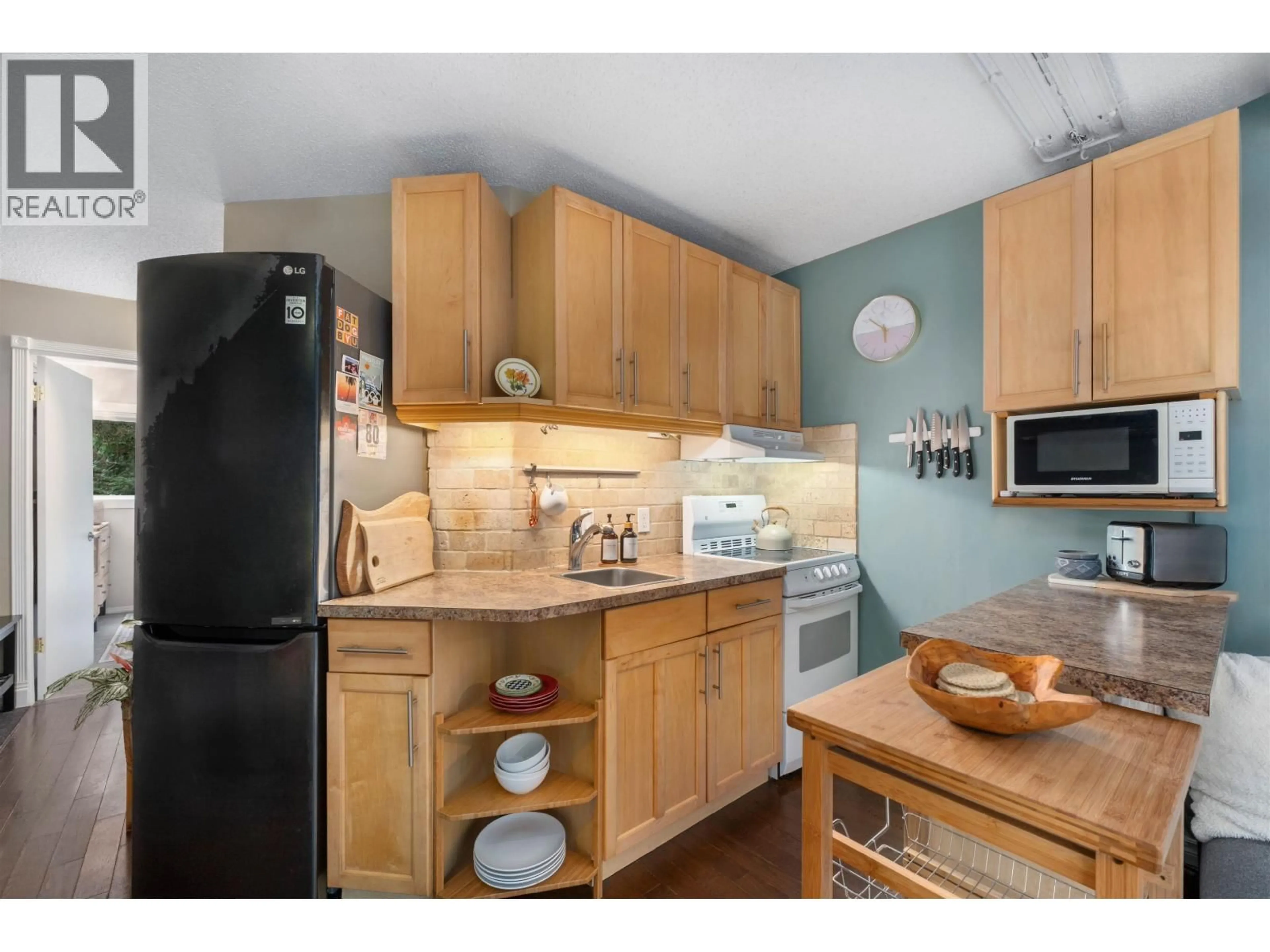 Standard kitchen, unknown for 4 - 2126 SARAJEVO DRIVE, Whistler British Columbia V8E0B5