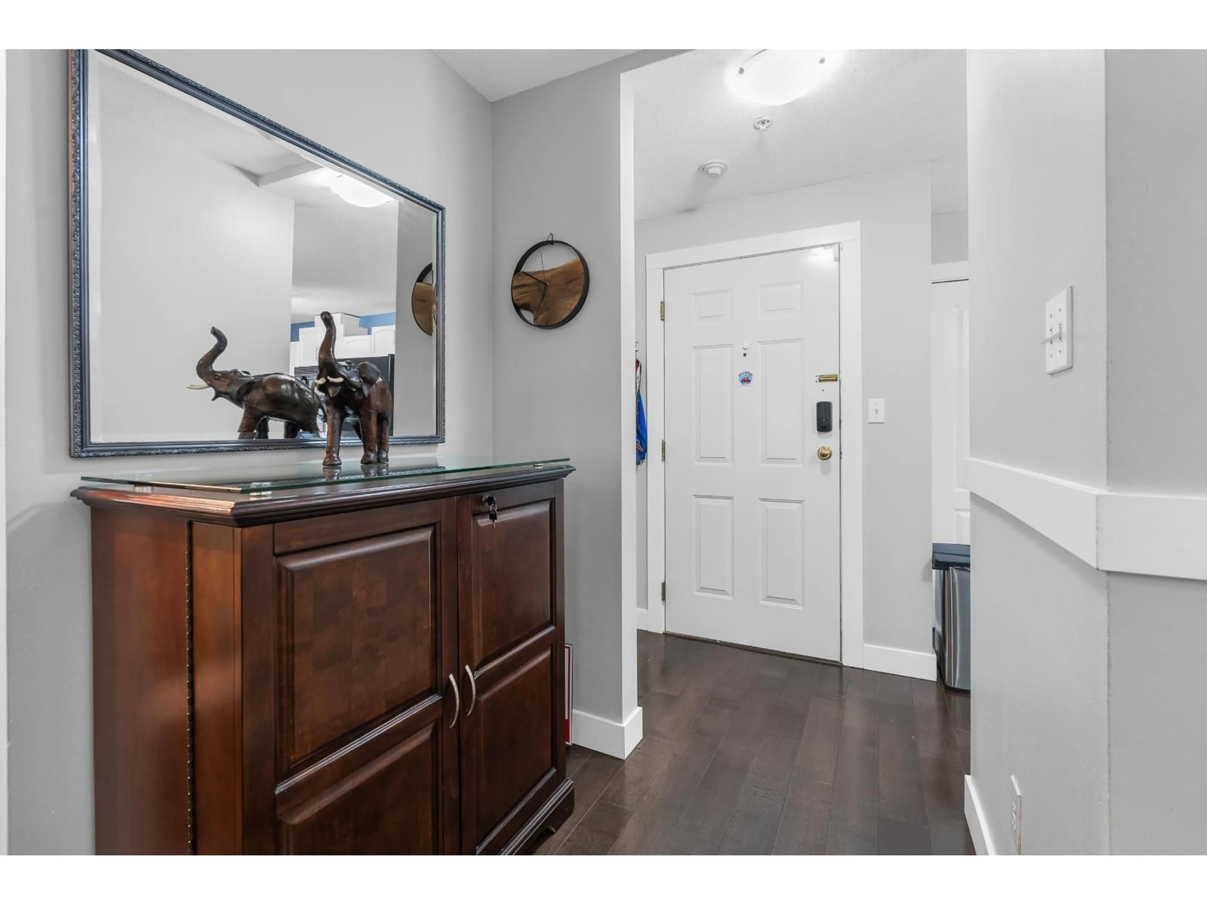 Indoor entryway for 105 - 2964 TRETHEWEY STREET, Abbotsford British Columbia V2T6P4