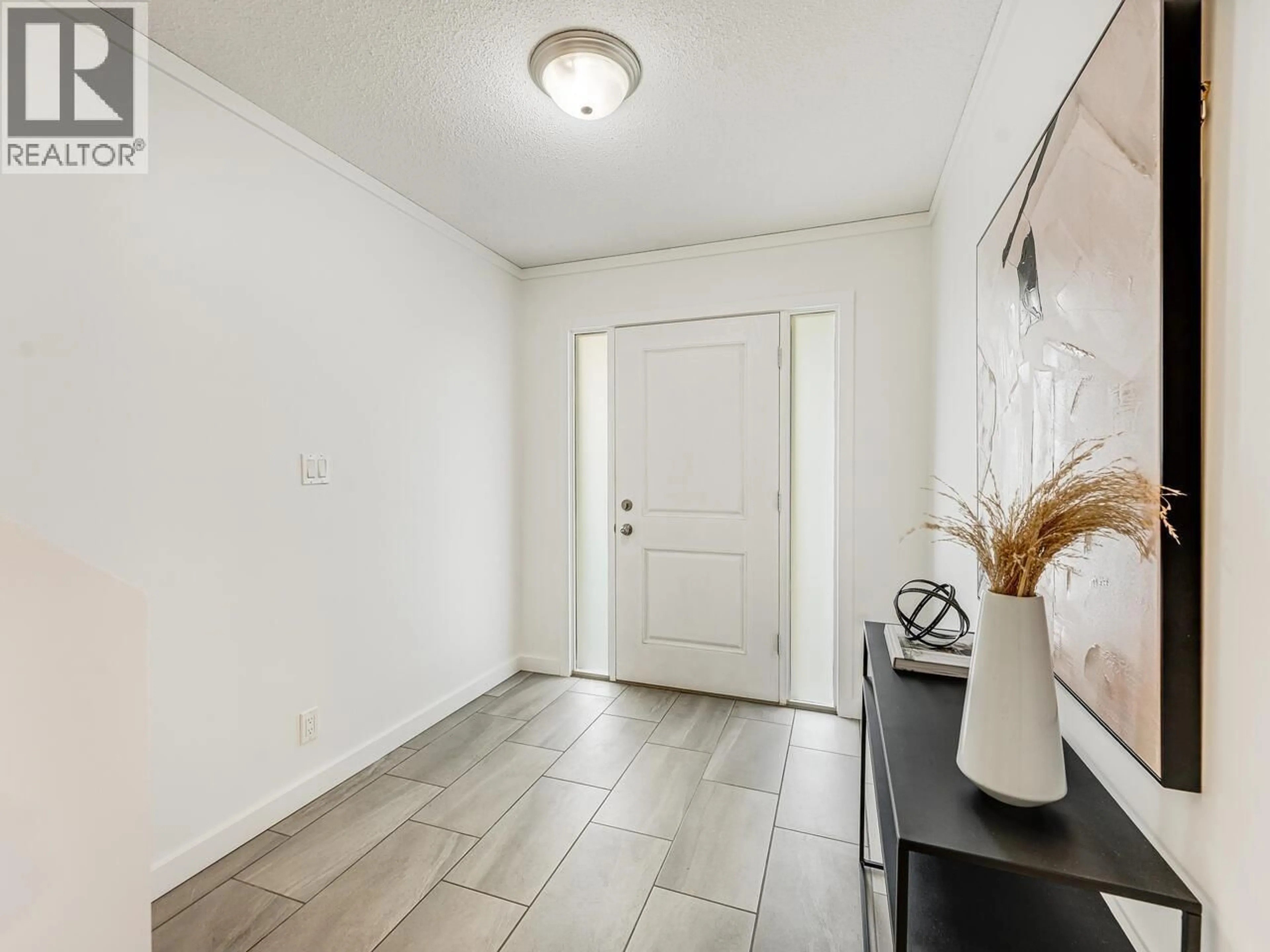 Indoor entryway for 1732 PRAIRIE AVENUE, Port Coquitlam British Columbia V3B1V1
