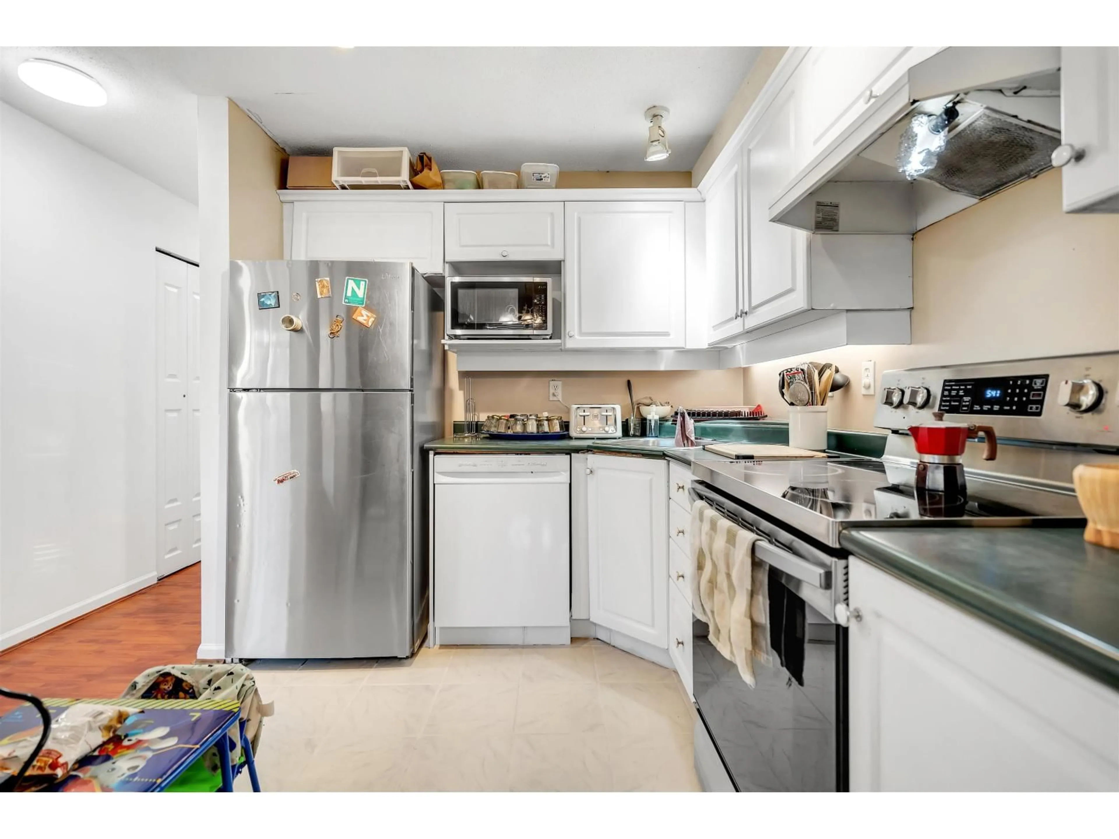 Standard kitchen, unknown for 313 - 13780 76 AVENUE, Surrey British Columbia V3W1E5