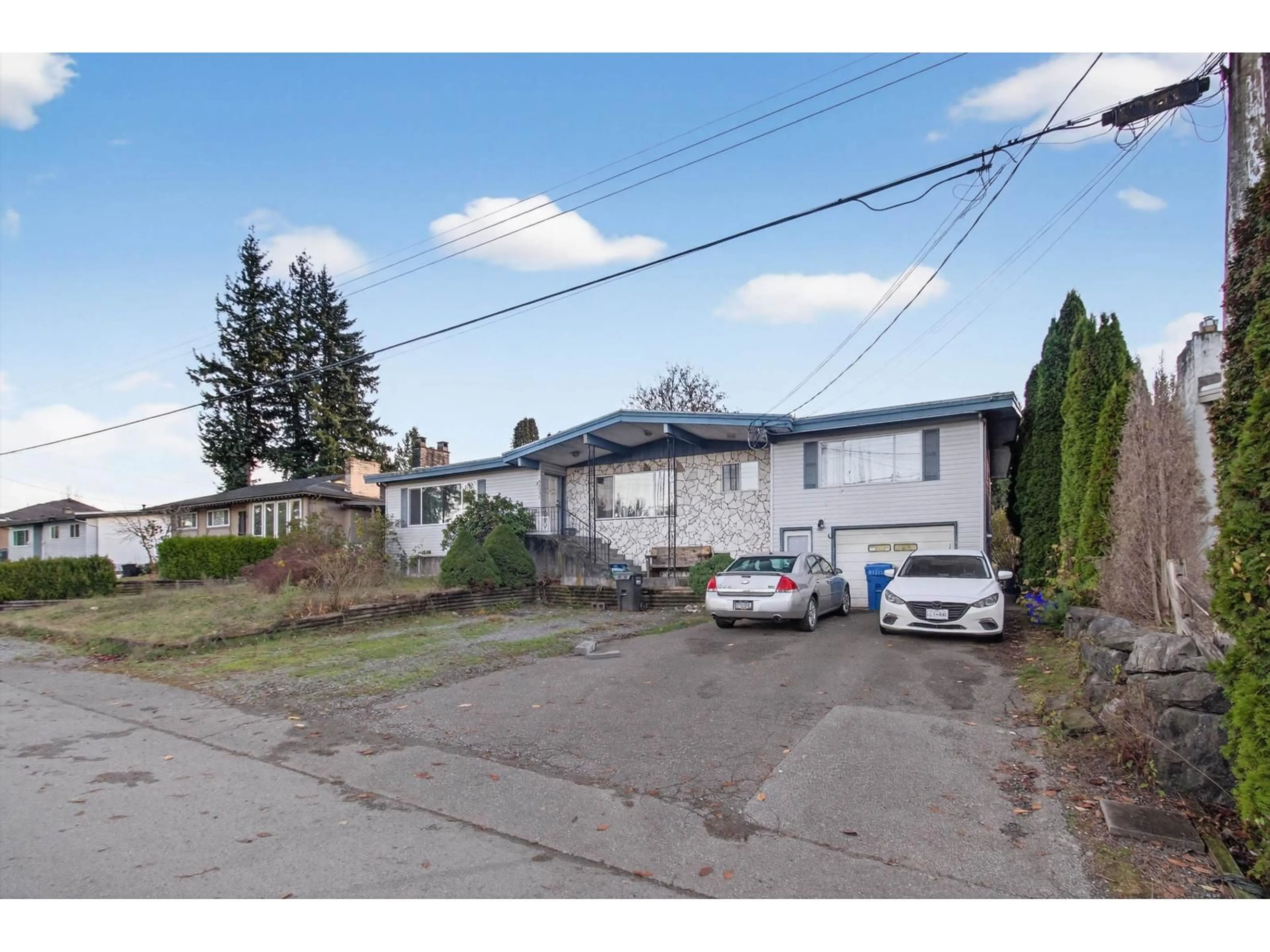 A pic from outside/outdoor area/front of a property/back of a property/a pic from drone, street for 32046 DORMICK AVENUE, Abbotsford British Columbia V2T1J5